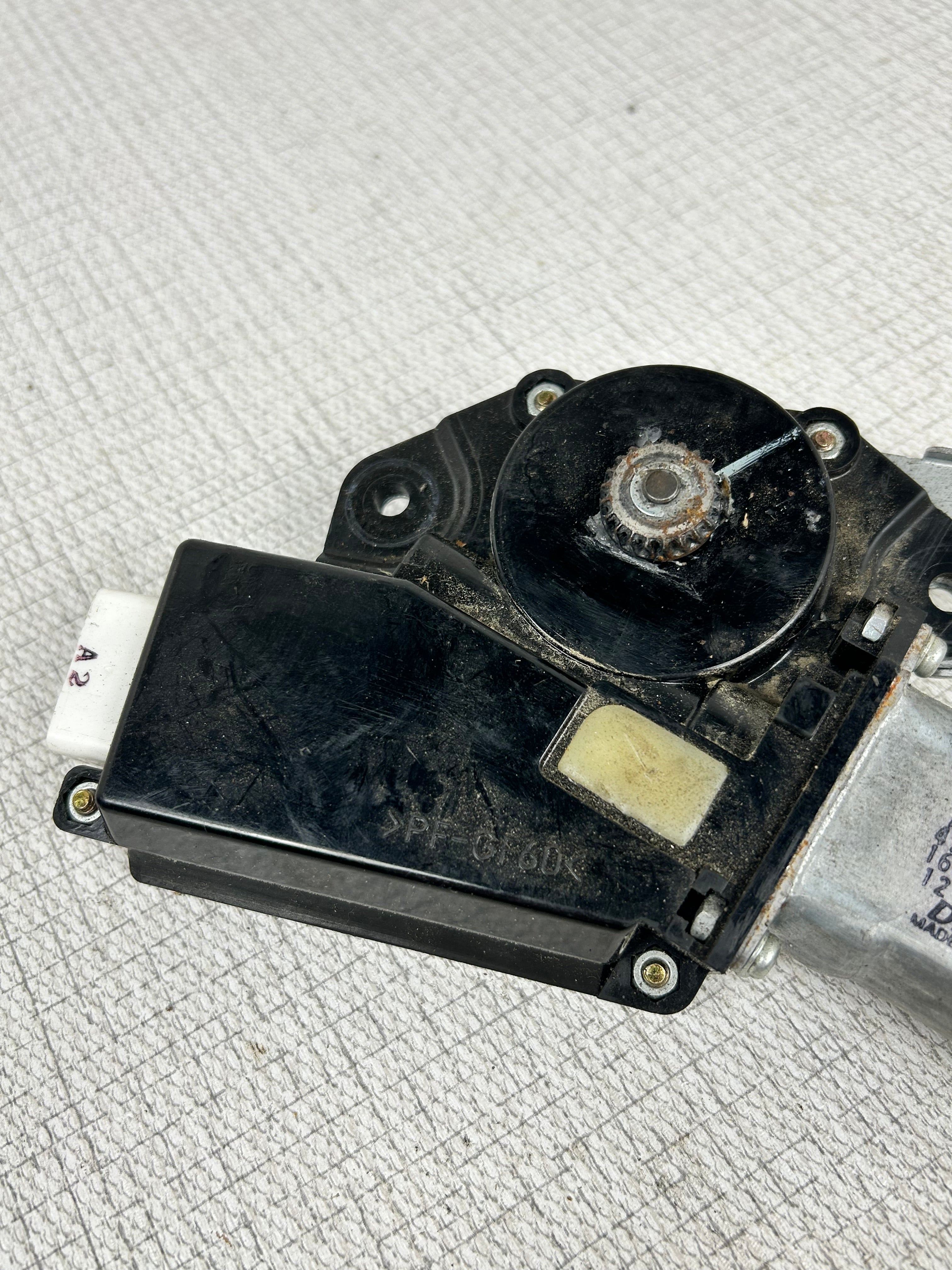 2001-2007 Toyota Sequoia Sun Roof Motor Sunroof 471723-10040 OEM