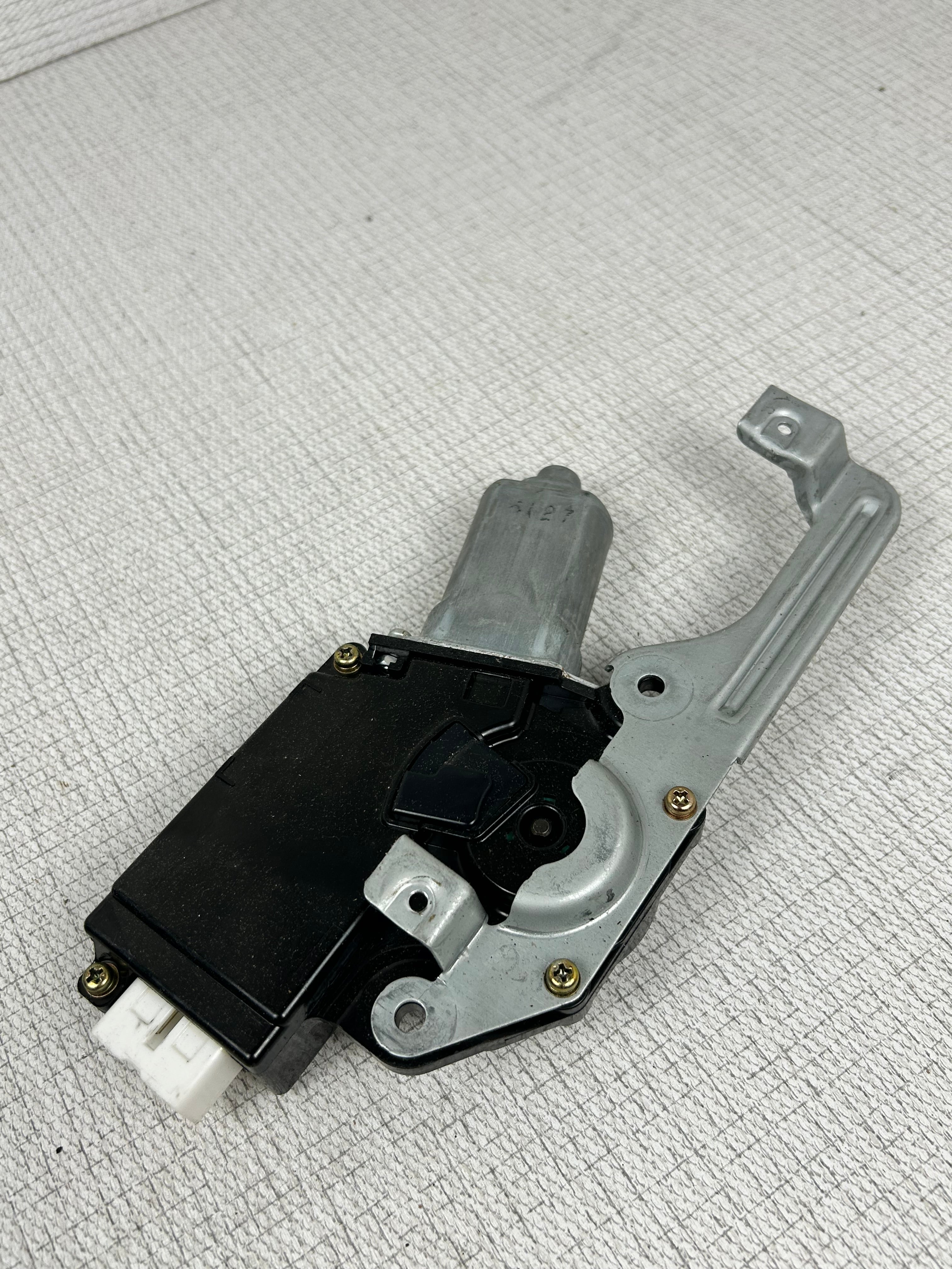 2001-2007 Toyota Sequoia Sun Roof Motor Sunroof 471723-10040 OEM