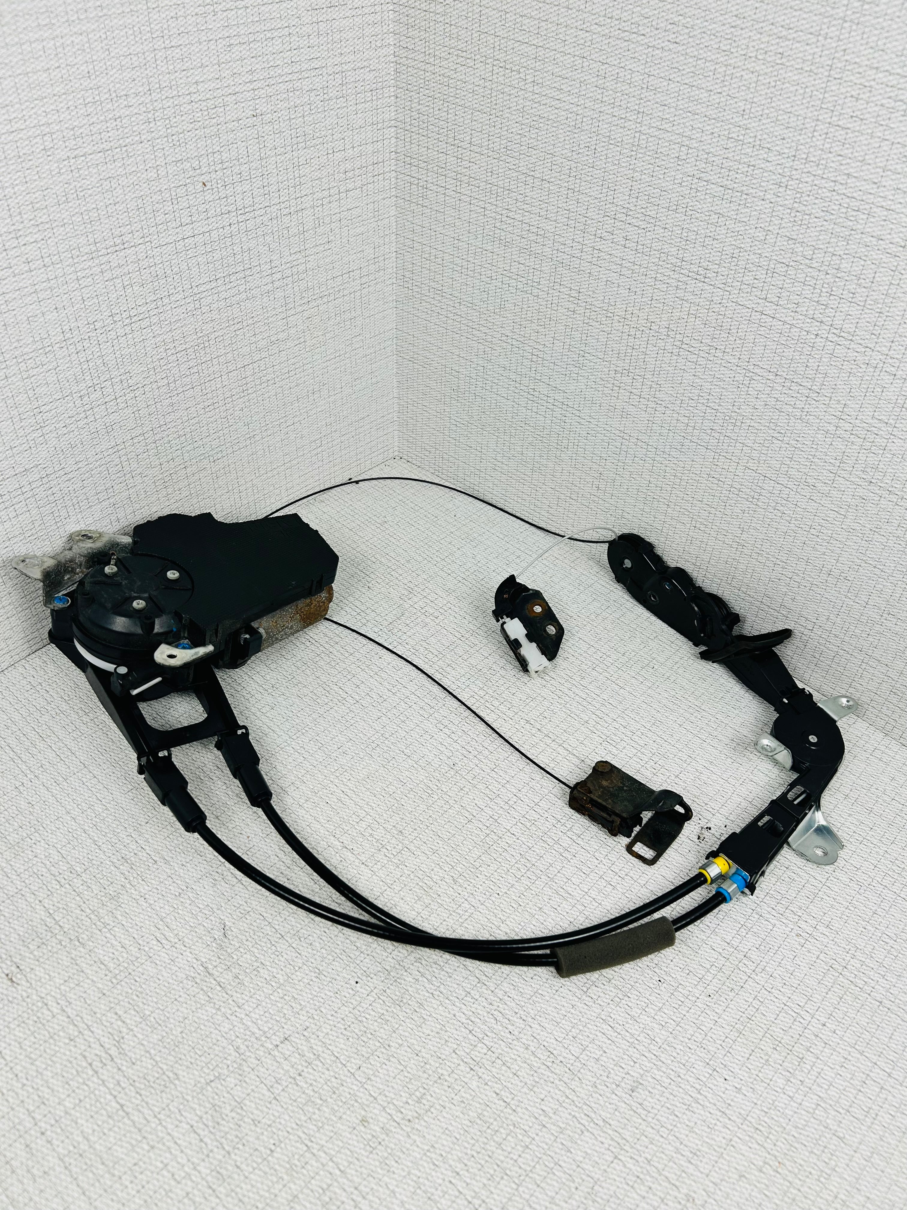 Toyota Sienna 2011-2019 Left Driver side sliding door motor 426605-10200 oem
