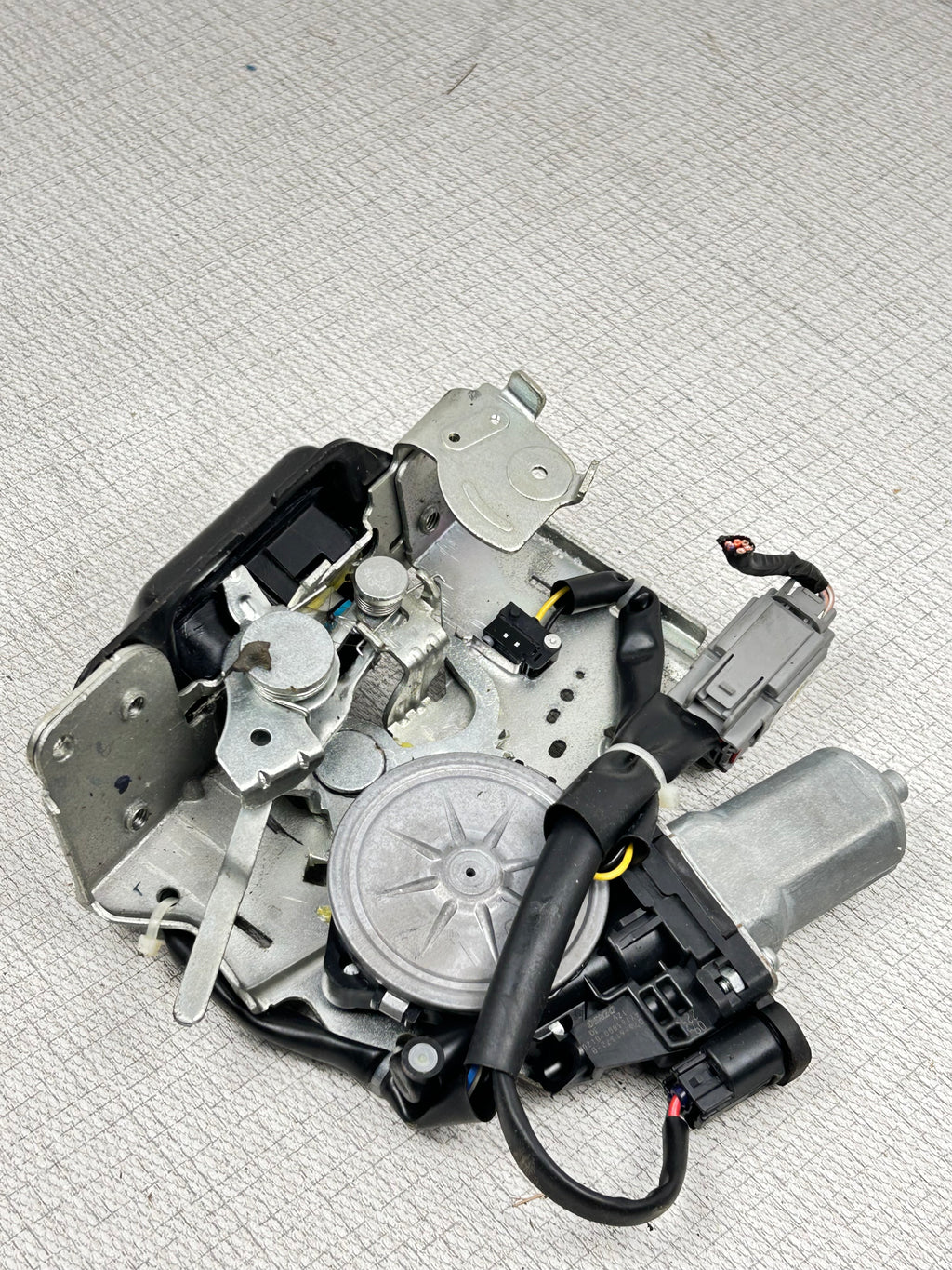2011- 2021 Jeep Grand Cherokee Rear Power Liftgate Latch Lock Actuator Motor OEM