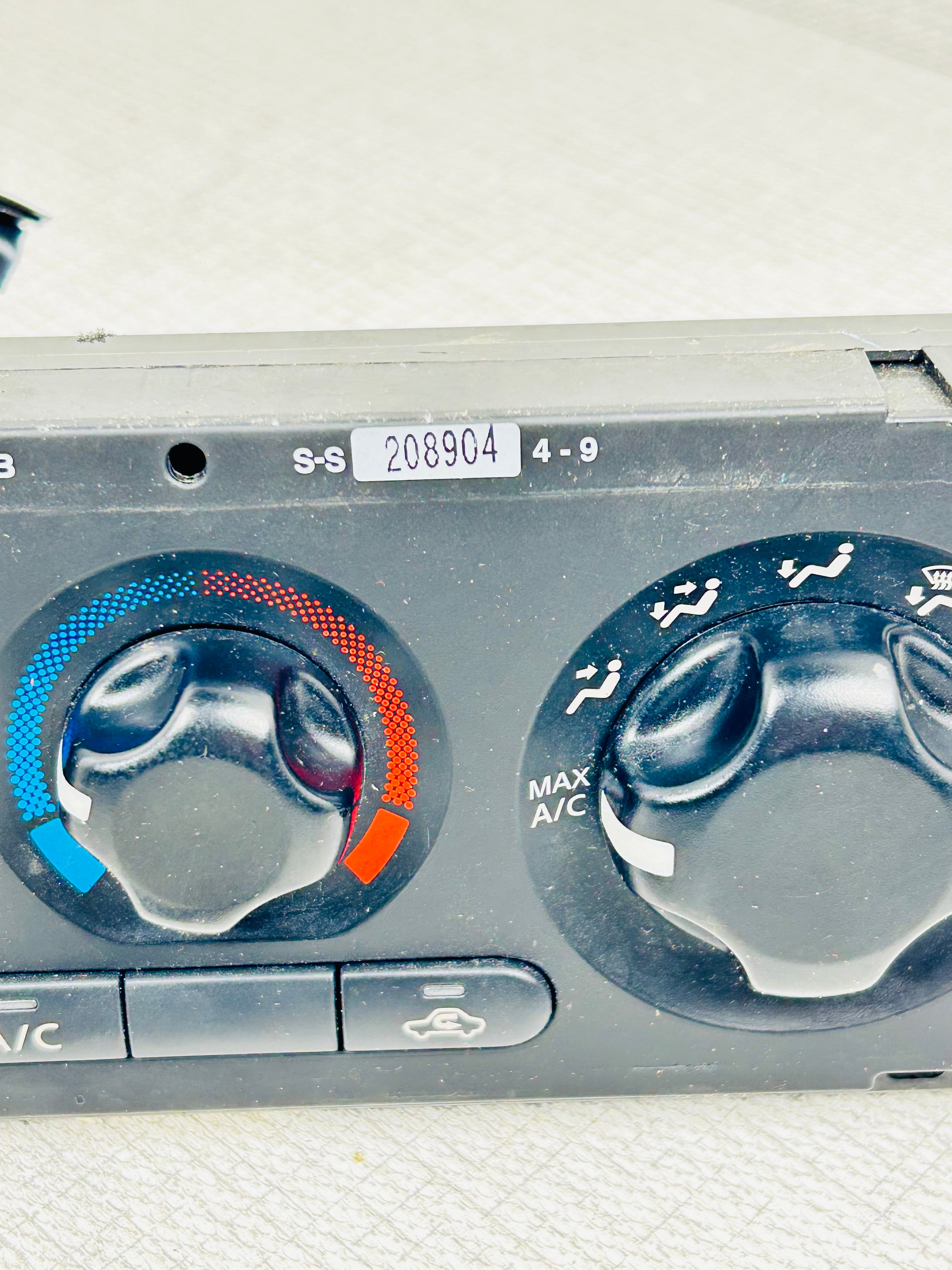 Climate Heater Control A/C Center Vent Nissan Xterra Pathfinder OEM 2011
