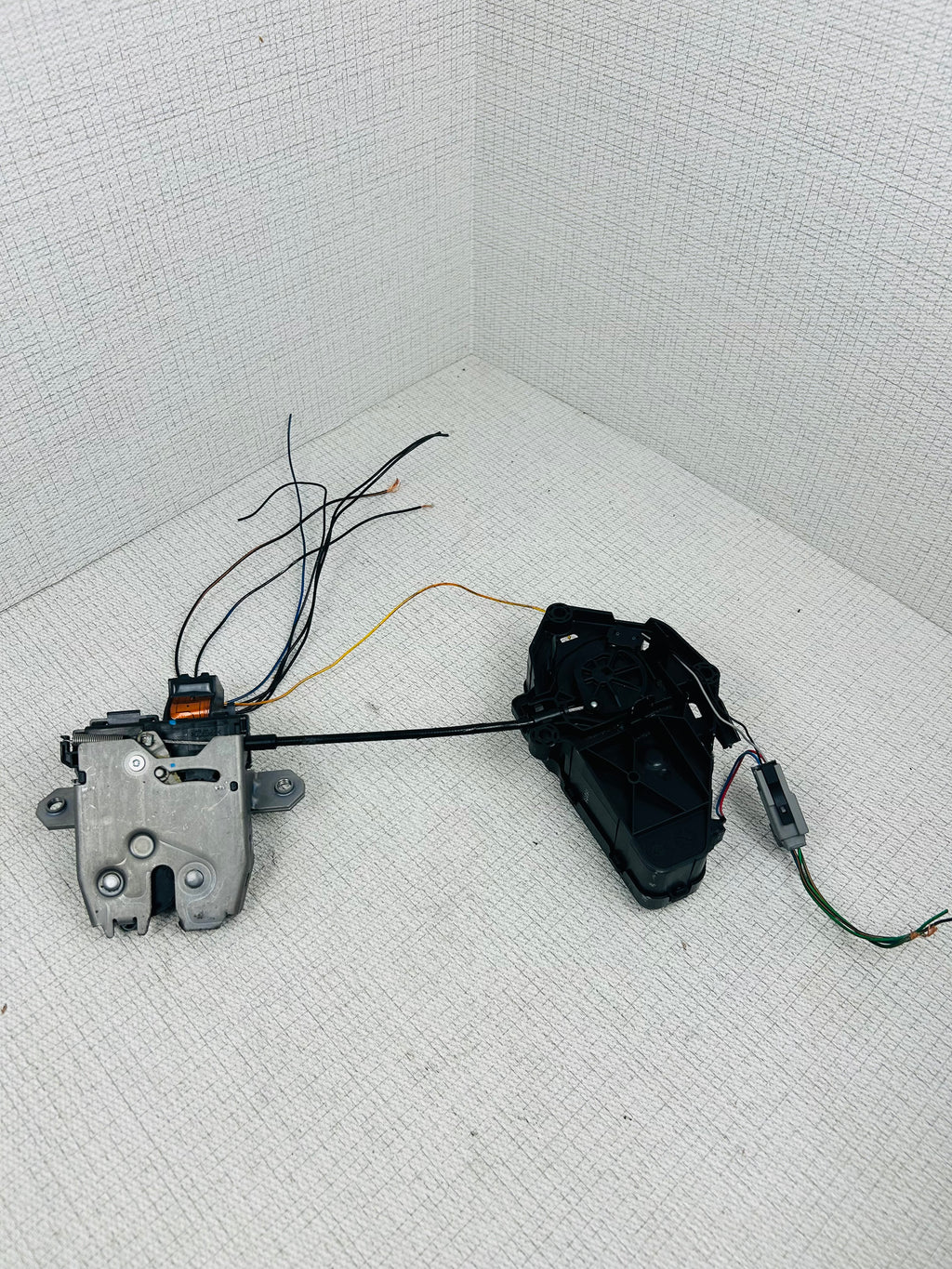 2010-2016 Volvo XC60 Rear Gate Trunk LID Lock Latch Release Control Module OEM