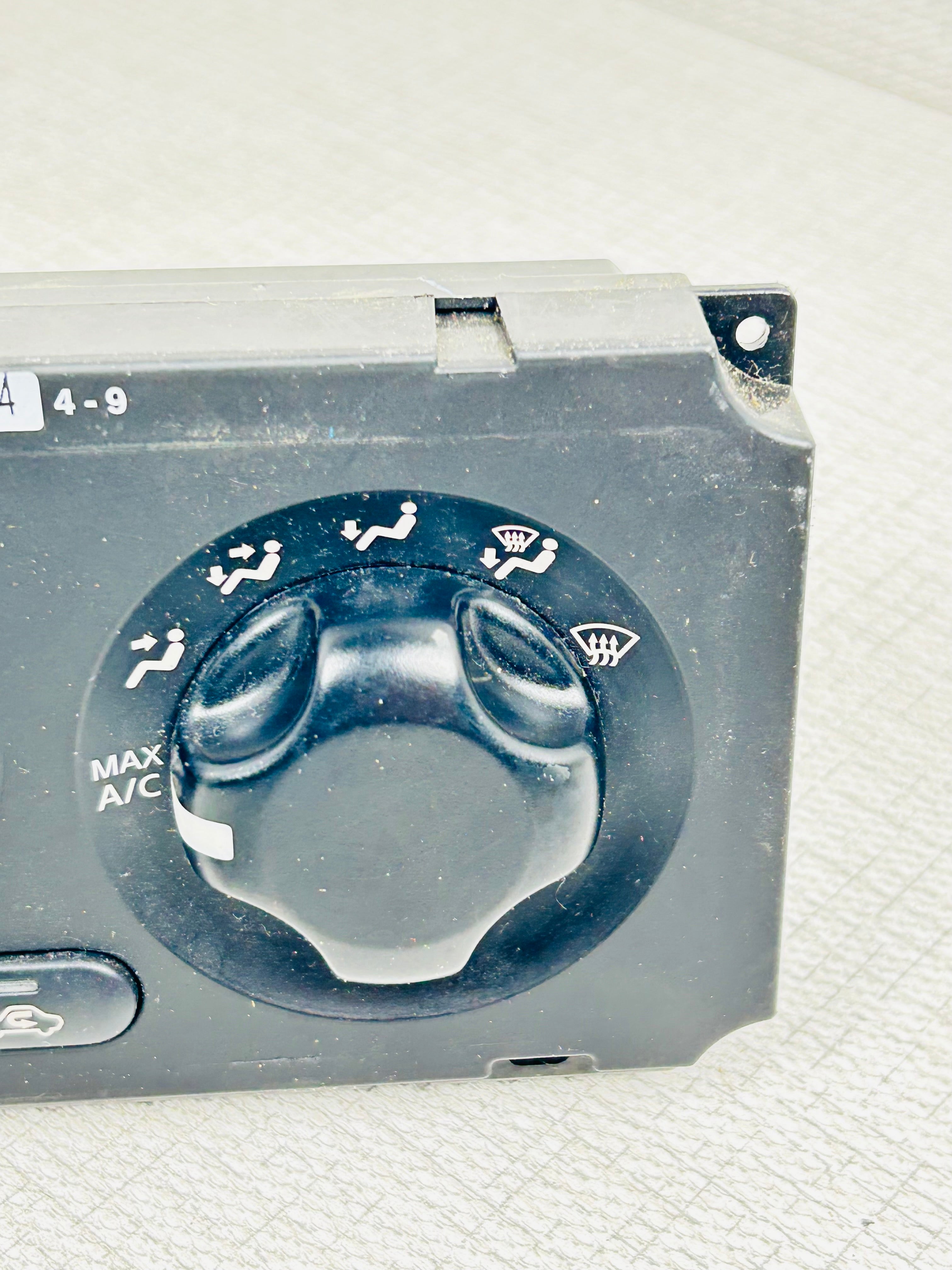 Climate Heater Control A/C Center Vent Nissan Xterra Pathfinder OEM 2011