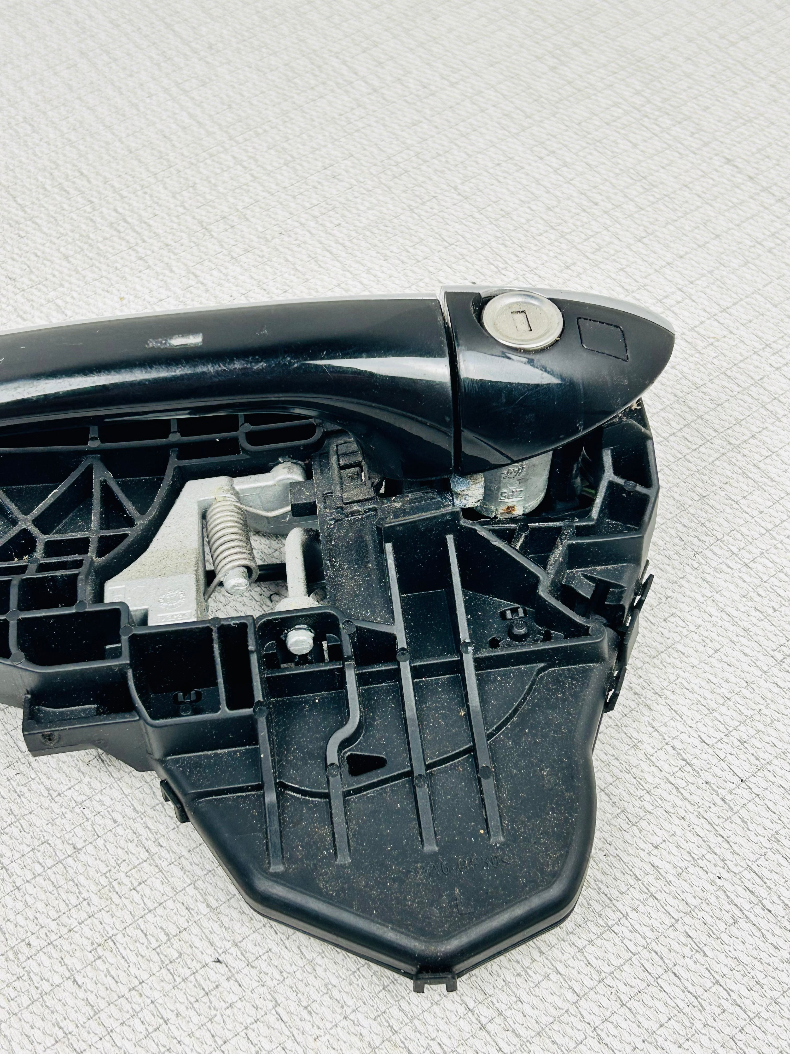 Mercedes ML GL W164 Front Left Exterior Door Handle Driver Side 2006-2012 OEM