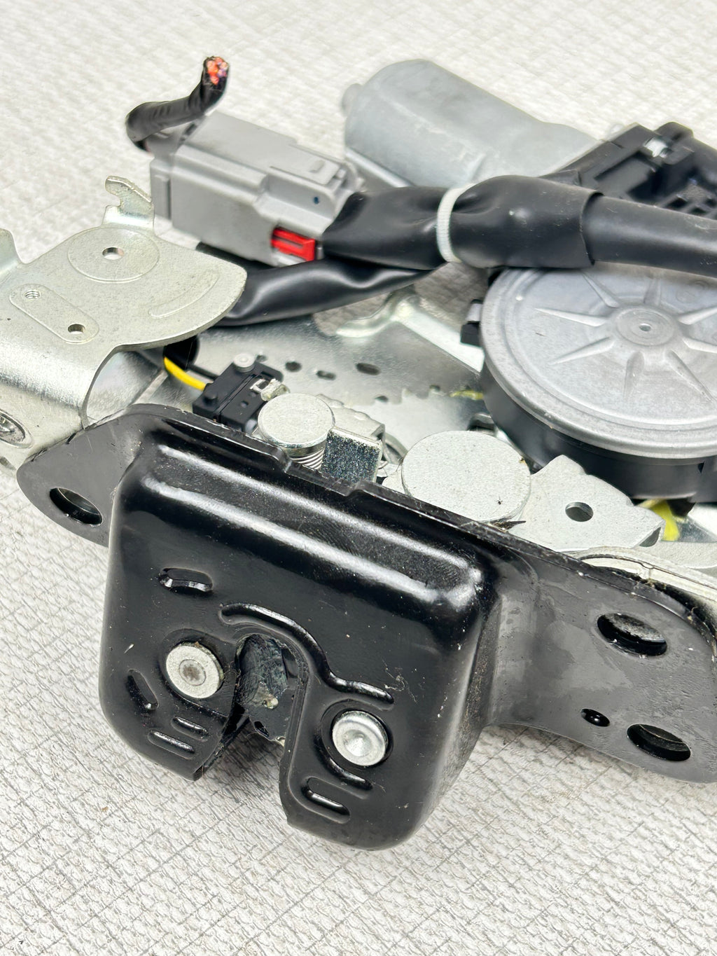 2011- 2021 Jeep Grand Cherokee Rear Power Liftgate Latch Lock Actuator Motor OEM