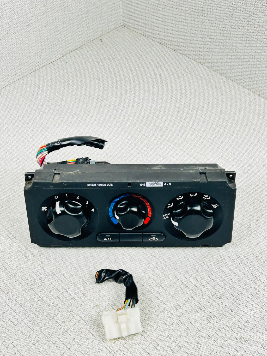 Climate Heater Control A/C Center Vent Nissan Xterra Pathfinder OEM 2011