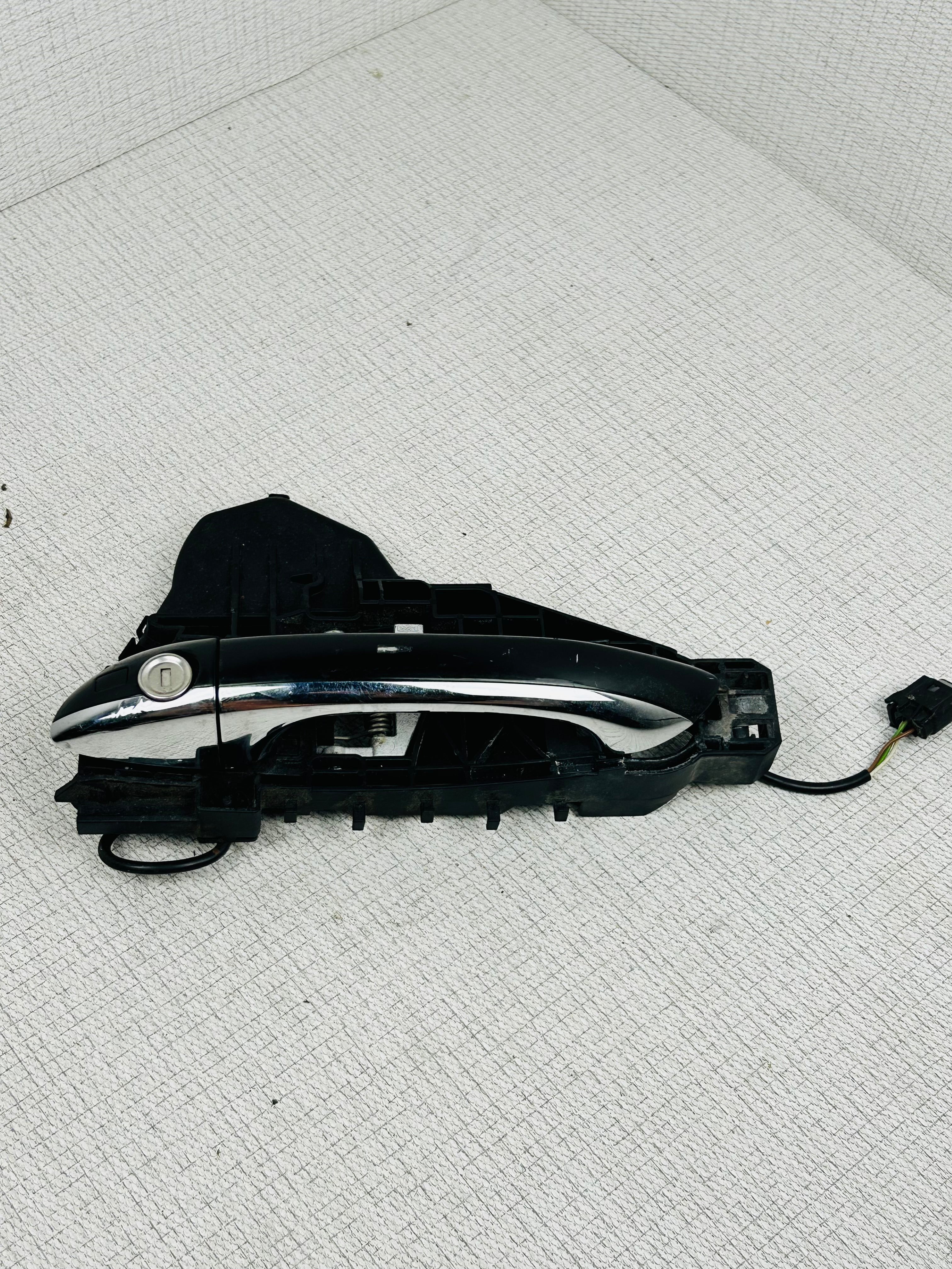 Mercedes ML GL W164 Front Left Exterior Door Handle Driver Side 2006-2012 OEM