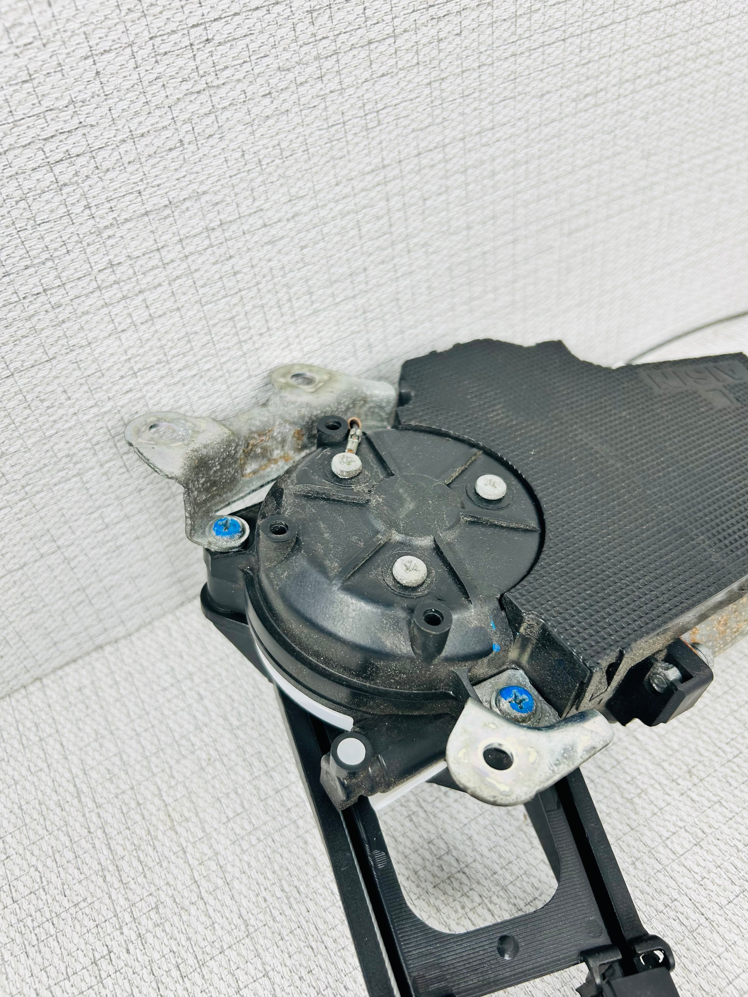 Toyota Sienna 2011-2019 Left Driver side sliding door motor 426605-10200 oem