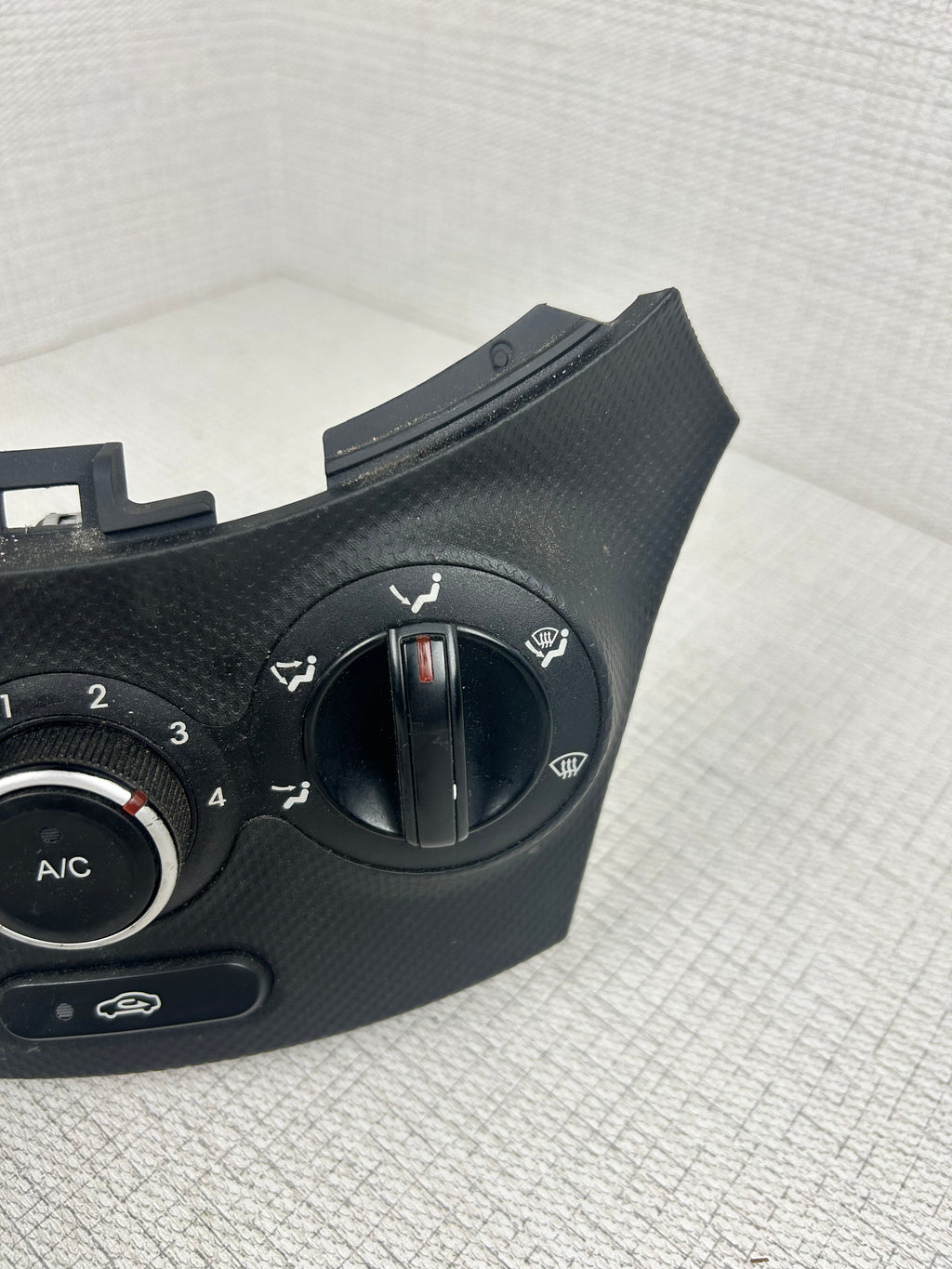 Hyundai Accent A/C Heater Climate Control Temperature Fan 2014 OEM