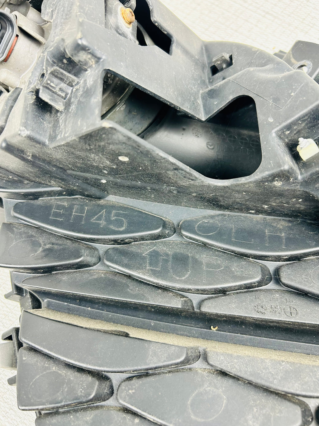 2010-2012 Mazda Cx-7 Bumper Grille Left Fog Light Insert OEM
