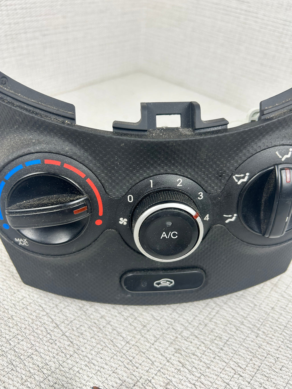 Hyundai Accent A/C Heater Climate Control Temperature Fan 2014 OEM
