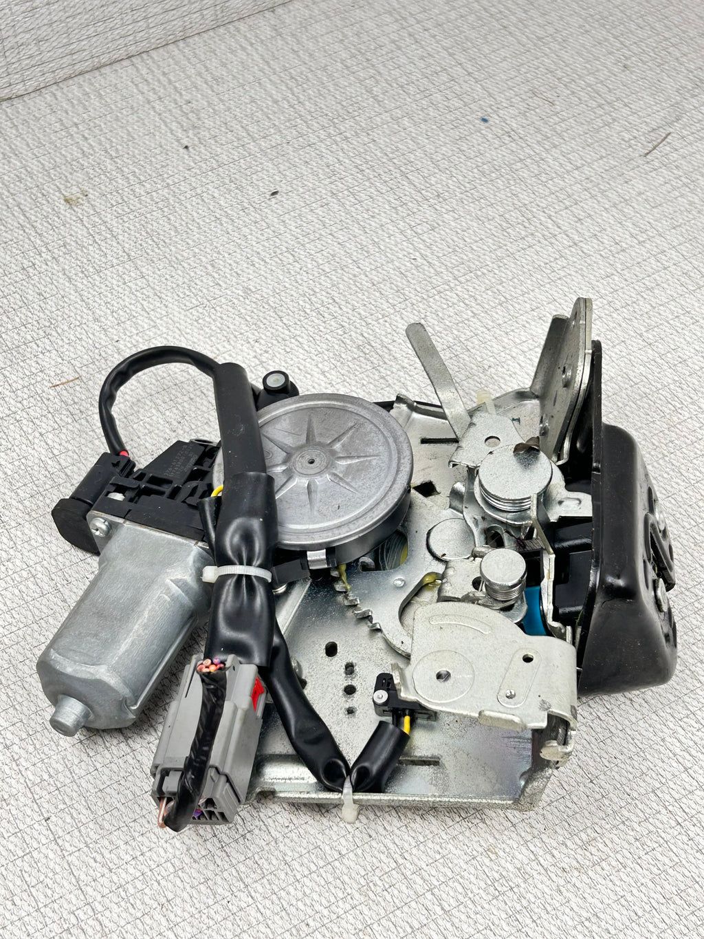2011- 2021 Jeep Grand Cherokee Rear Power Liftgate Latch Lock Actuator Motor OEM