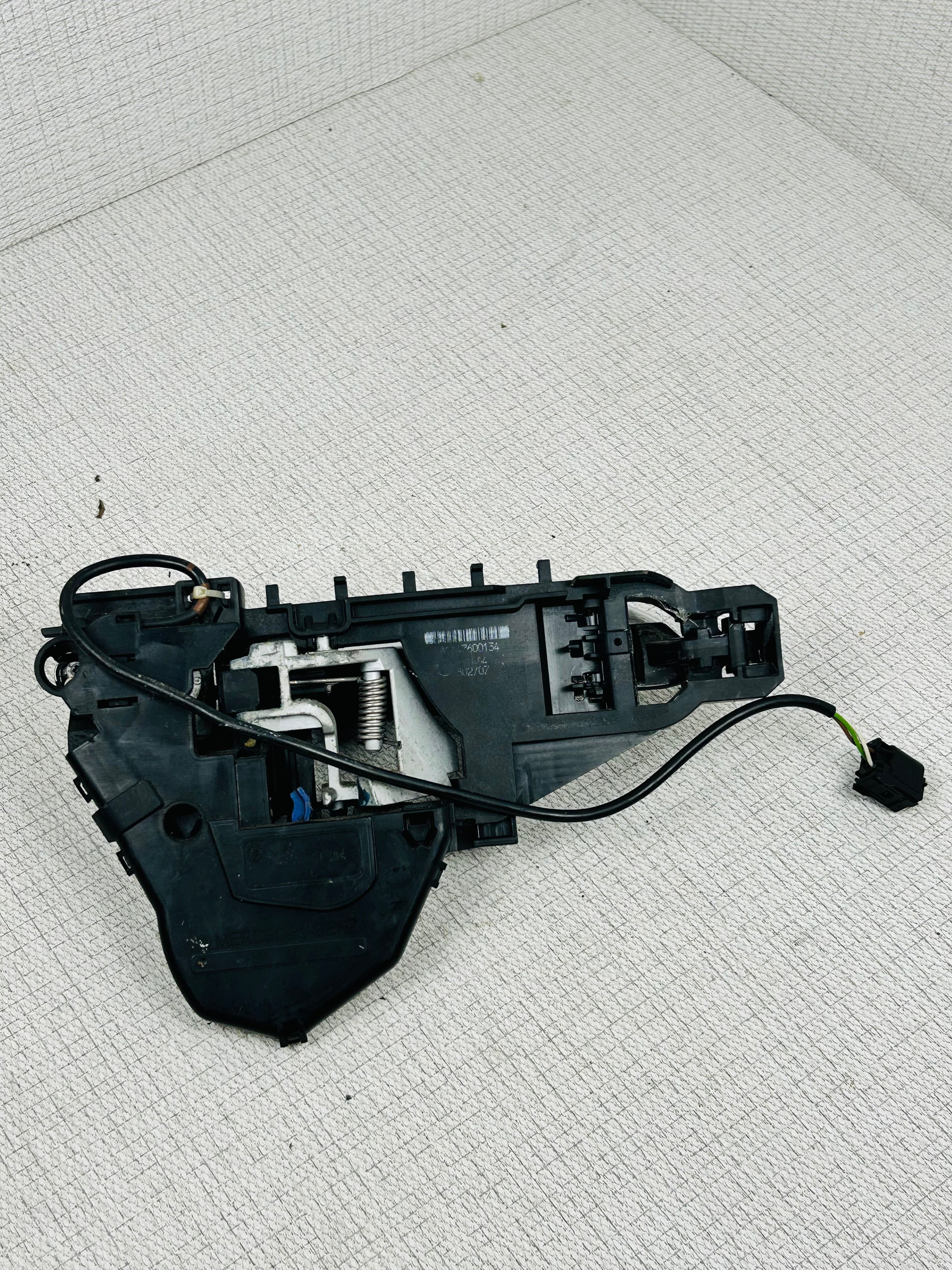 Mercedes ML GL W164 Front Left Exterior Door Handle Driver Side 2006-2012 OEM