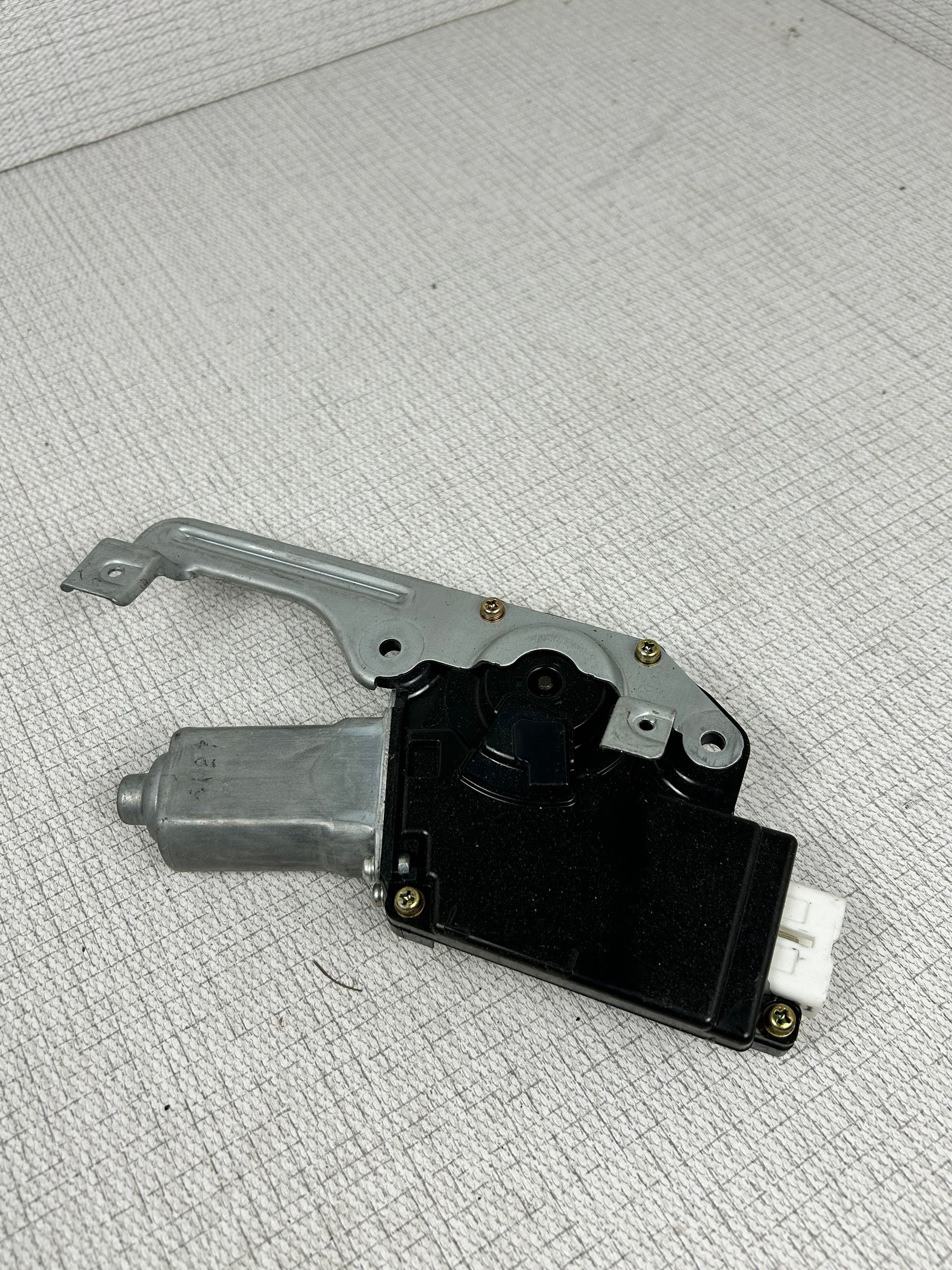2001-2007 Toyota Sequoia Sun Roof Motor Sunroof 471723-10040 OEM