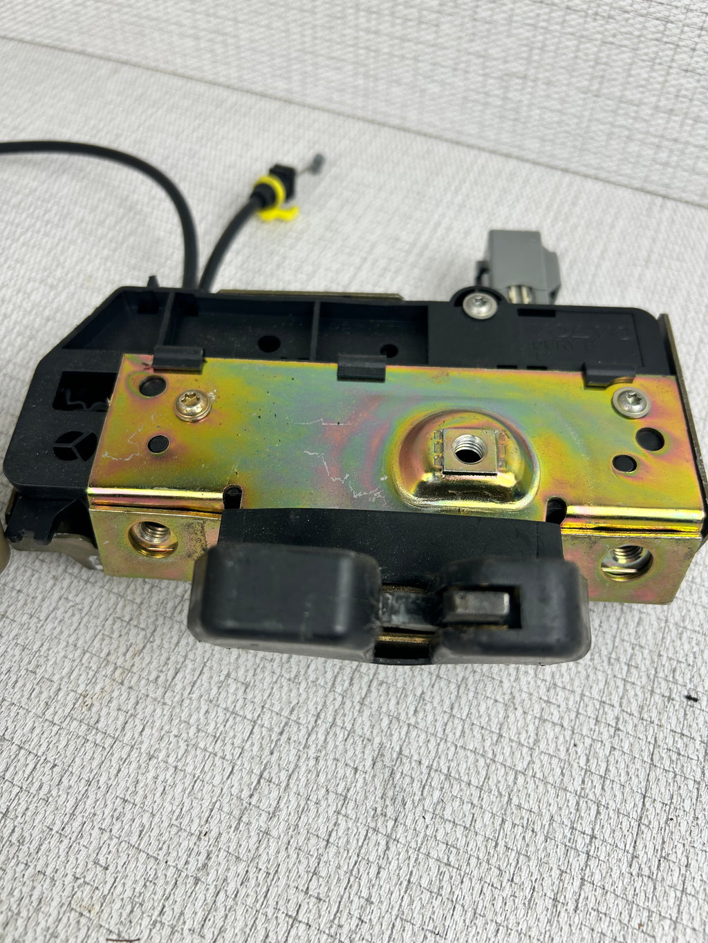 Volvo XC90 rear tailgate trunk latch lock actuator assembly OEM 2003-2014 third row