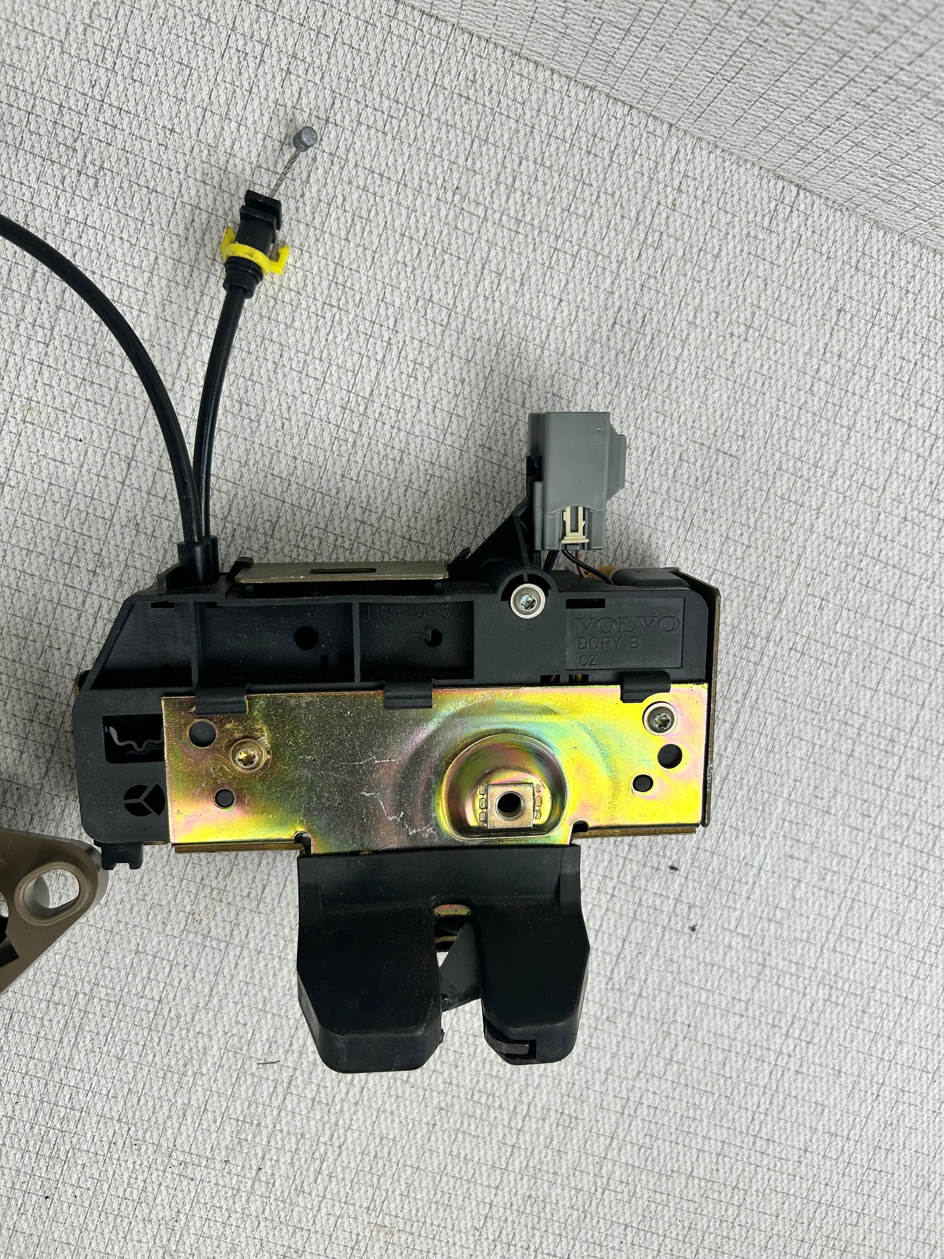 Volvo XC90 rear tailgate trunk latch lock actuator assembly OEM 2003-2014 third row