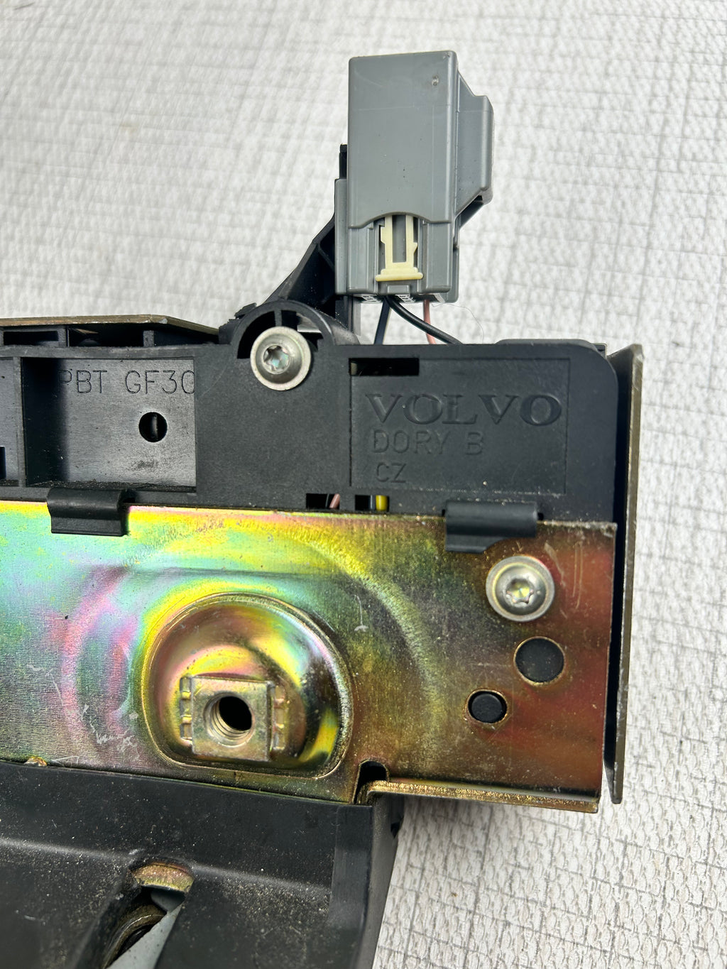 Volvo XC90 rear tailgate trunk latch lock actuator assembly OEM 2003-2014 third row