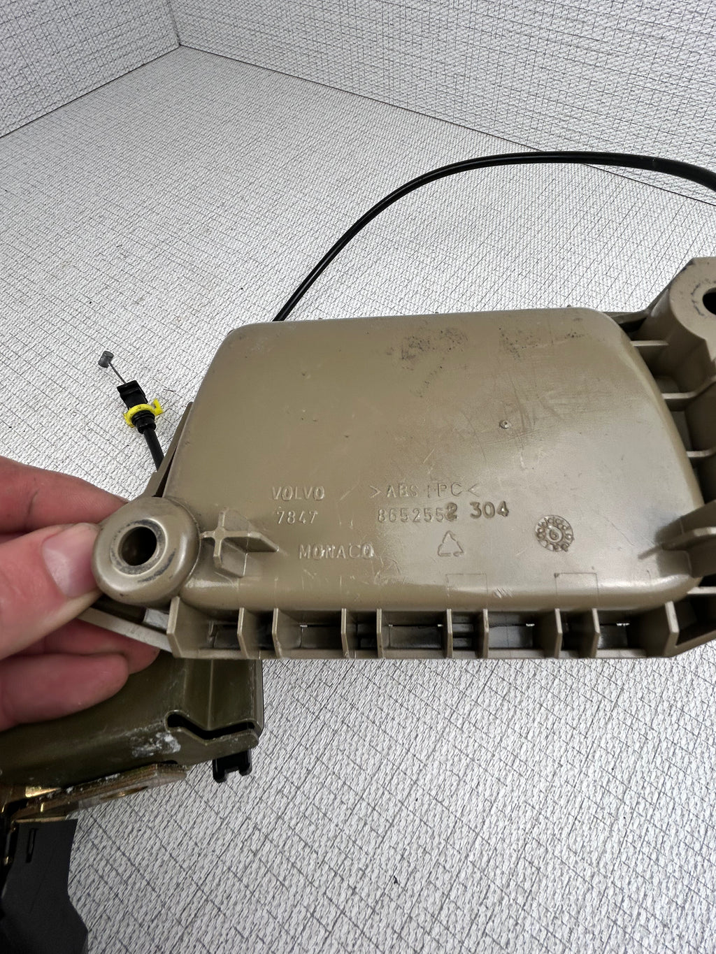 Volvo XC90 rear tailgate trunk latch lock actuator assembly OEM 2003-2014 third row