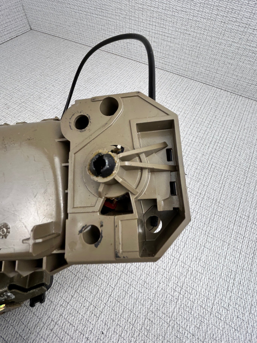 Volvo XC90 rear tailgate trunk latch lock actuator assembly OEM 2003-2014 third row