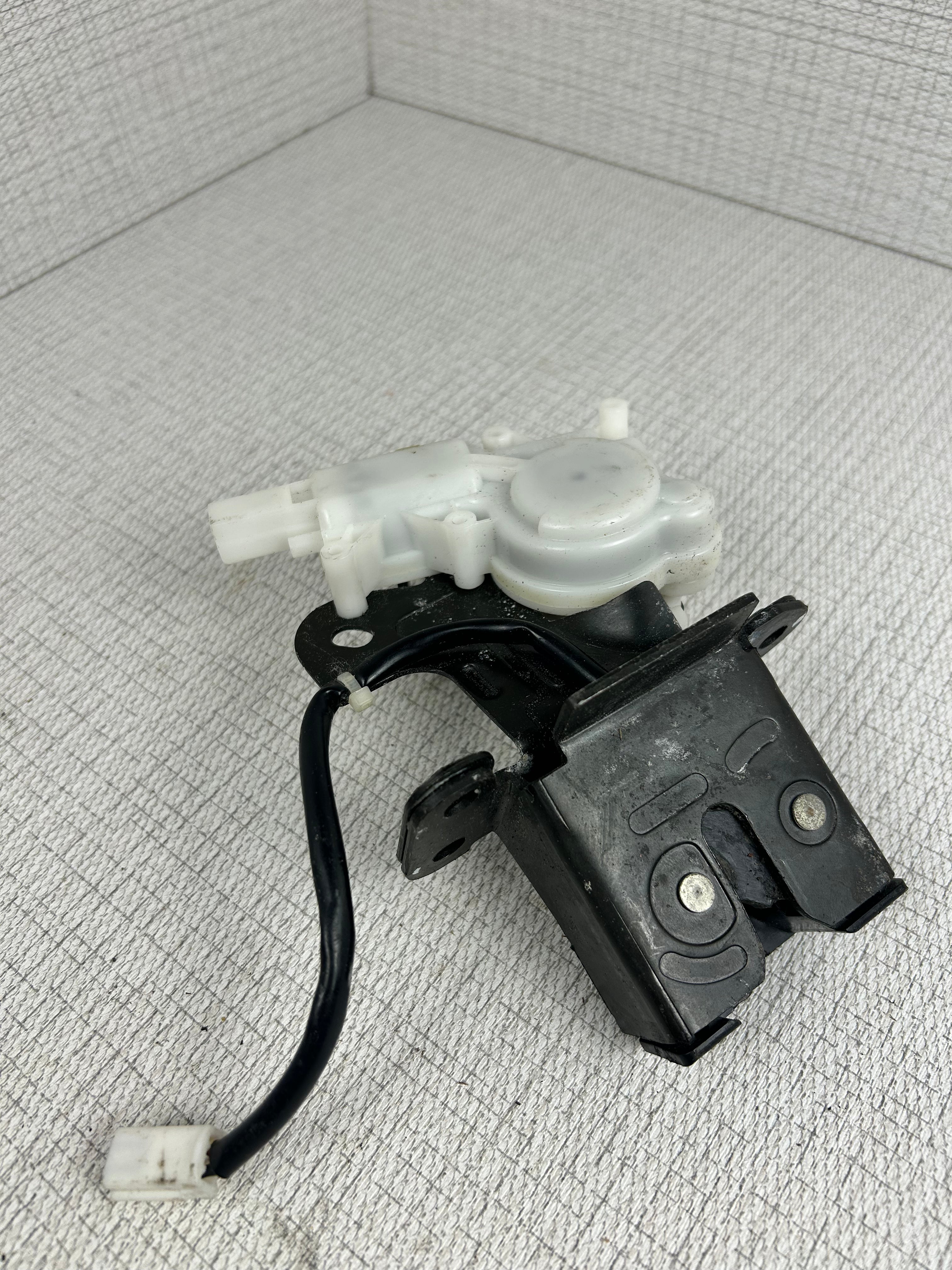 Rear Liftgate Trunk Latch Actuator Mazda 3 Hatchback OEM 2004–2009