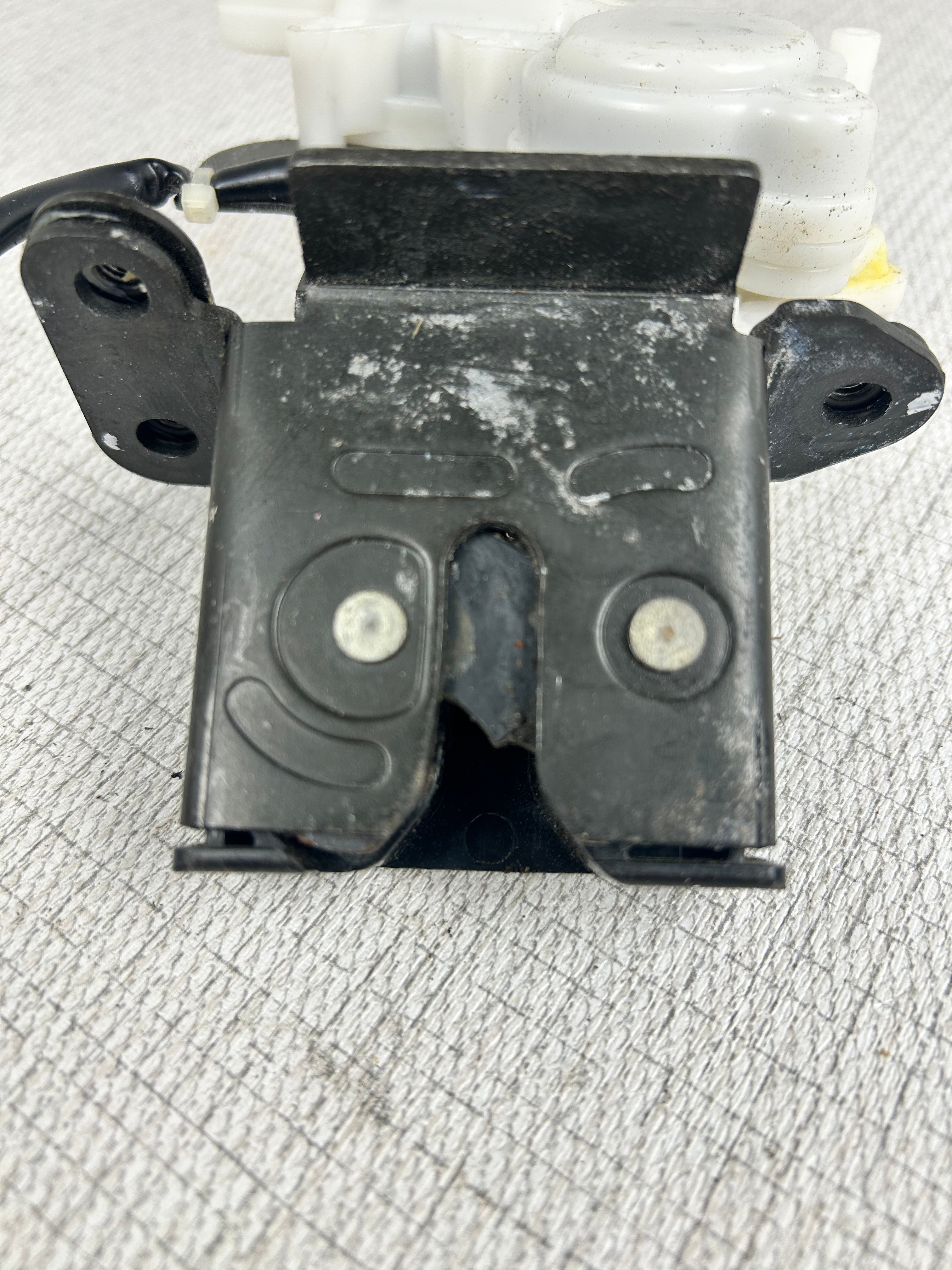 2007 - 2010 OEM Mazda Cx-9 CX9 Rear Trunk Tail Lift gate Latch Lock Actuator