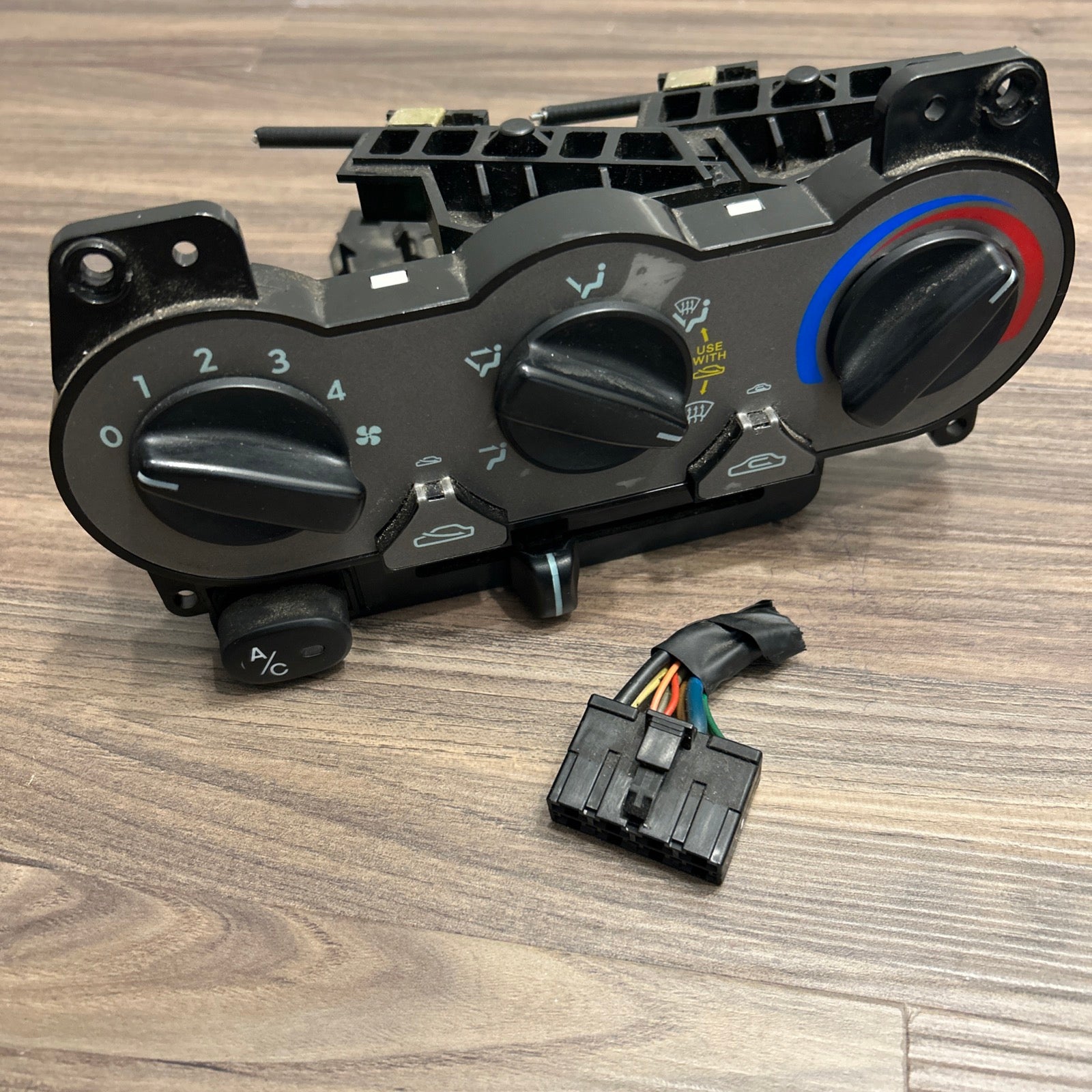 2000-2004 HYUNDAI ACCENT TEMPERATURE CLIMATE CONTROL Heater A/c Control OEM