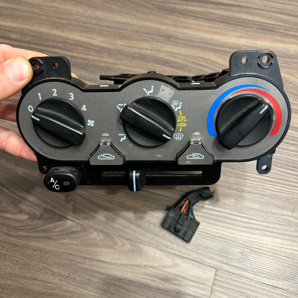 2000-2004 HYUNDAI ACCENT TEMPERATURE CLIMATE CONTROL Heater A/c Control OEM