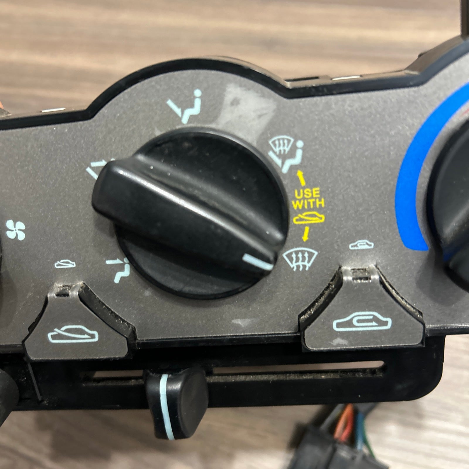 2000-2004 HYUNDAI ACCENT TEMPERATURE CLIMATE CONTROL Heater A/c Control OEM