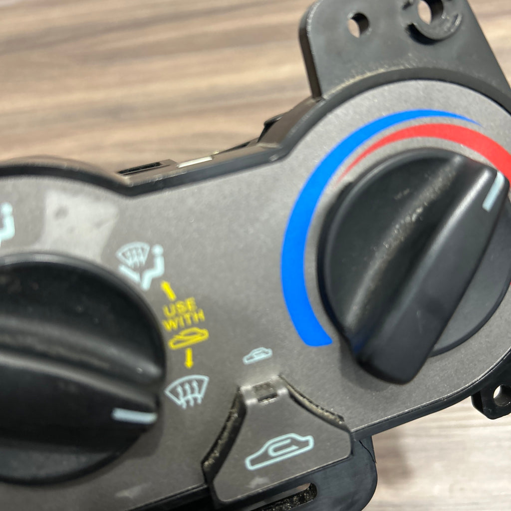 2000-2004 HYUNDAI ACCENT TEMPERATURE CLIMATE CONTROL Heater A/c Control OEM