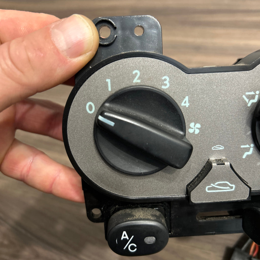 2000-2004 HYUNDAI ACCENT TEMPERATURE CLIMATE CONTROL Heater A/c Control OEM