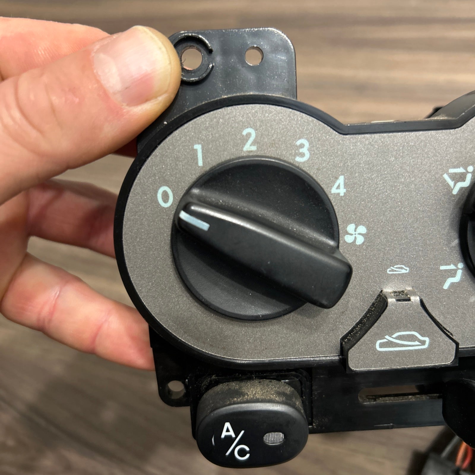 2000-2004 HYUNDAI ACCENT TEMPERATURE CLIMATE CONTROL Heater A/c Control OEM