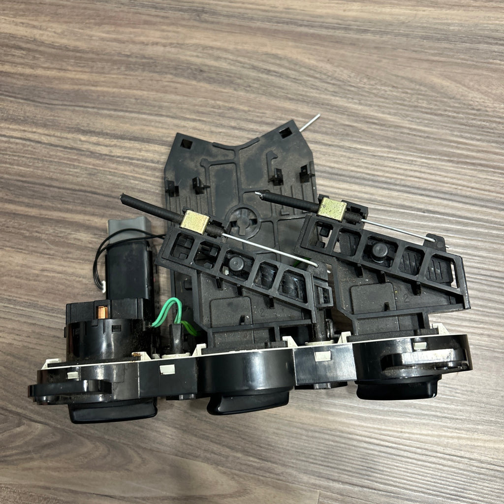 2000-2004 HYUNDAI ACCENT TEMPERATURE CLIMATE CONTROL Heater A/c Control OEM