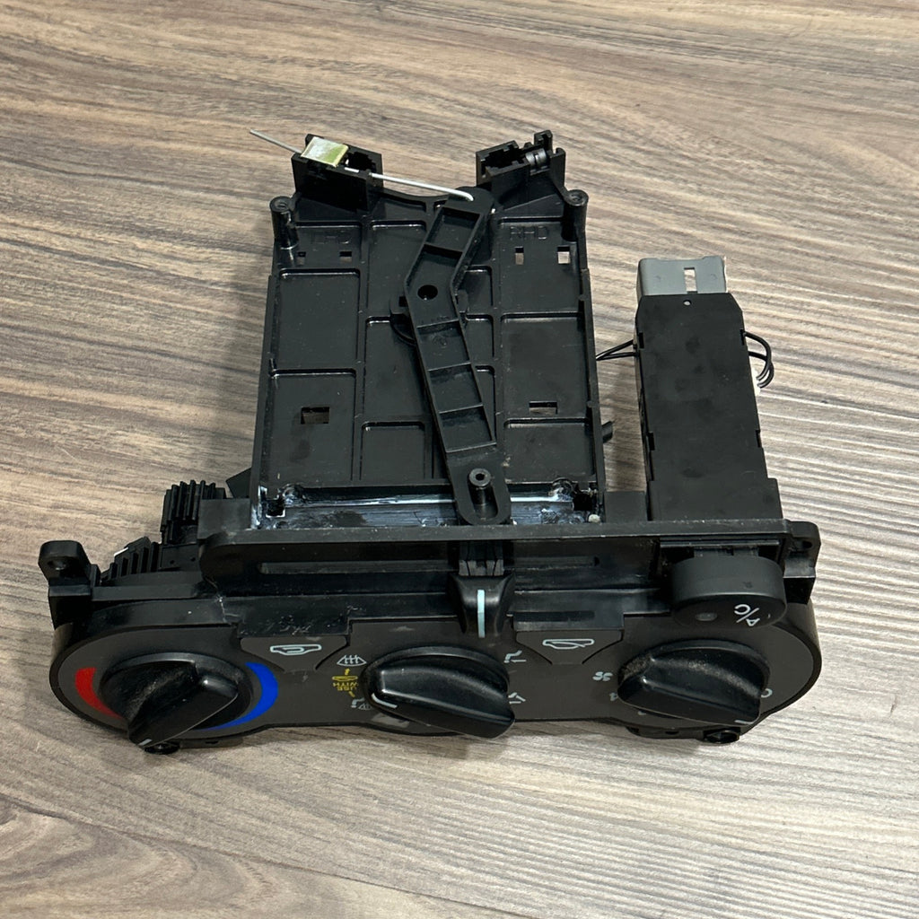 2000-2004 HYUNDAI ACCENT TEMPERATURE CLIMATE CONTROL Heater A/c Control OEM