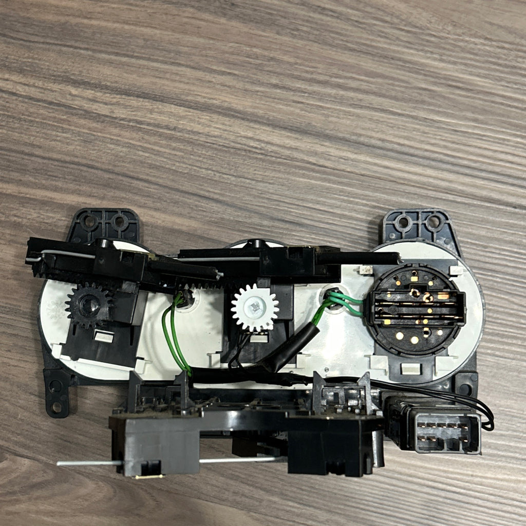 2000-2004 HYUNDAI ACCENT TEMPERATURE CLIMATE CONTROL Heater A/c Control OEM