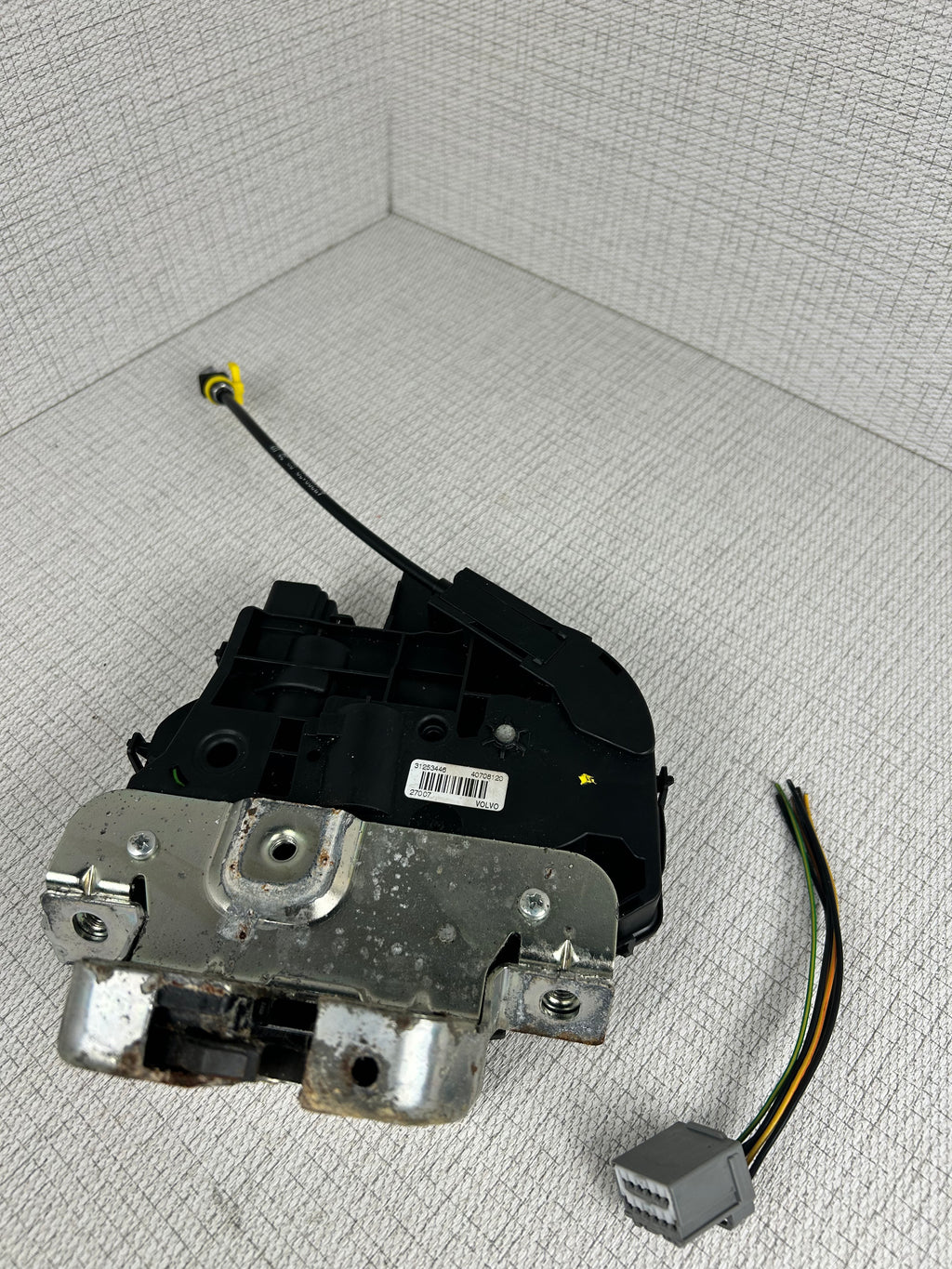 OEM 2008-2010 Volvo V70 XC70 III Rear Liftgate Trunk Lock Actuator Latch 31253446