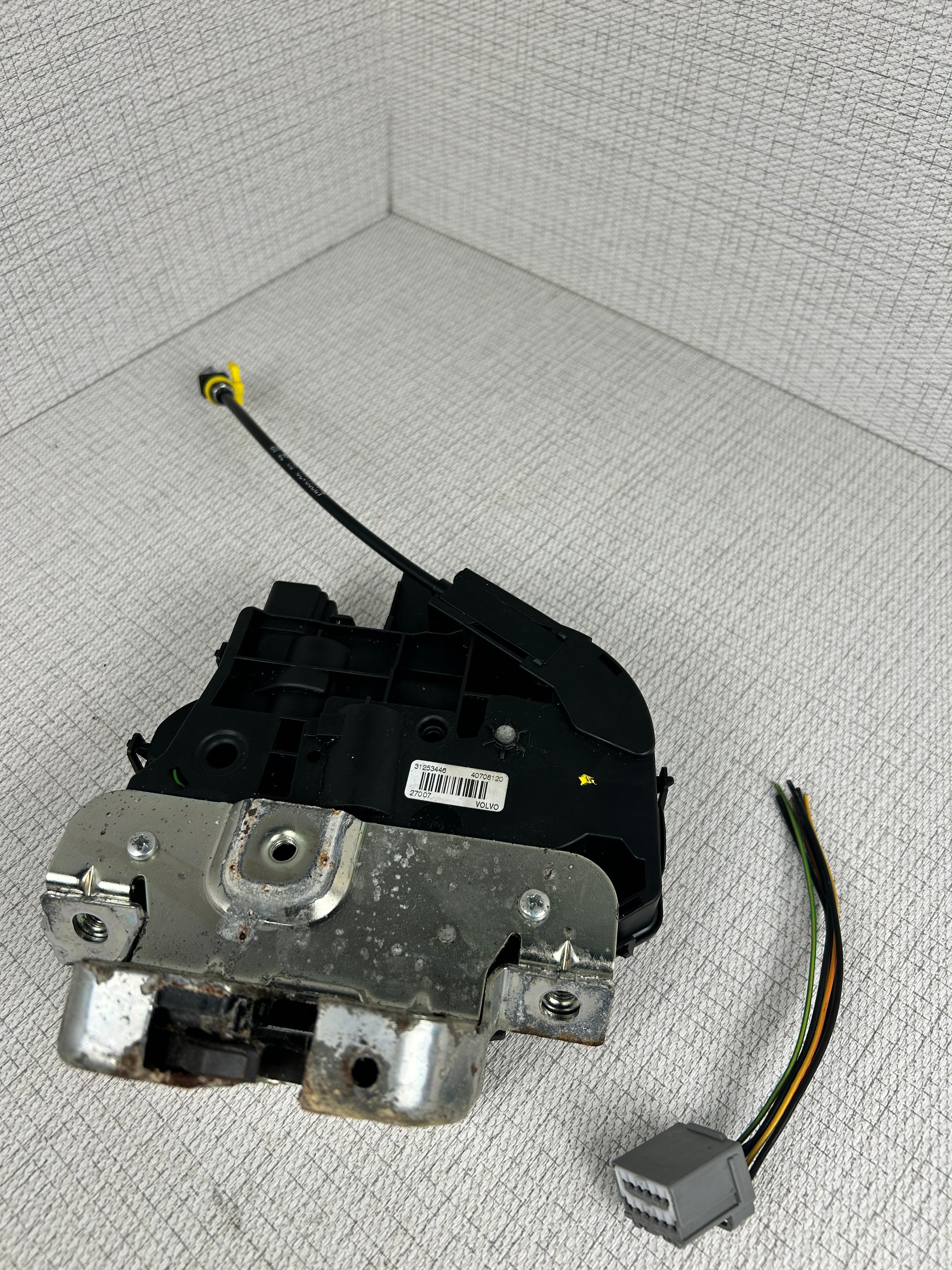 OEM 2008-2010 Volvo V70 XC70 III Rear Liftgate Trunk Lock Actuator Latch 31253446