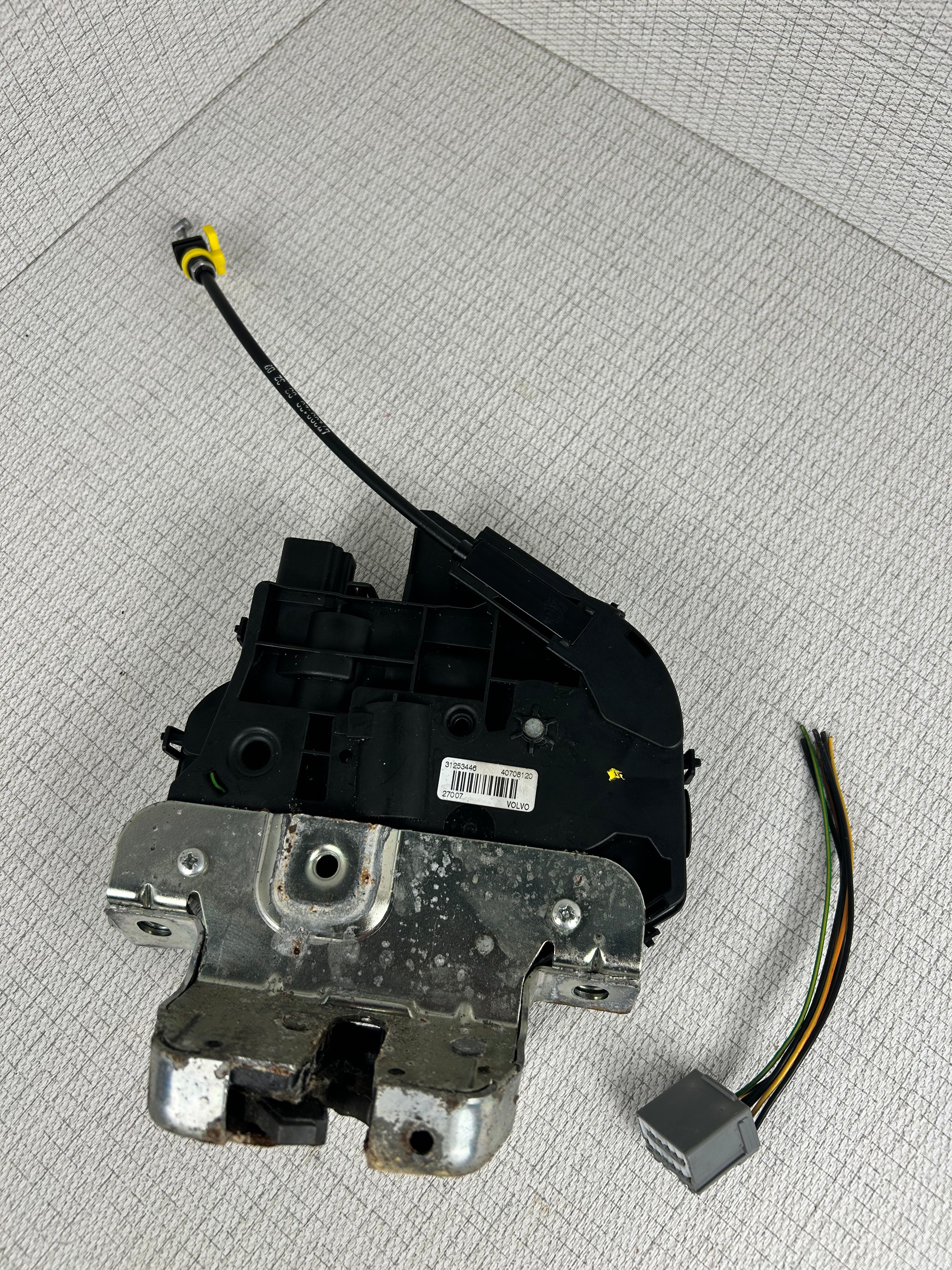 OEM 2008-2010 Volvo V70 XC70 III Rear Liftgate Trunk Lock Actuator Latch 31253446