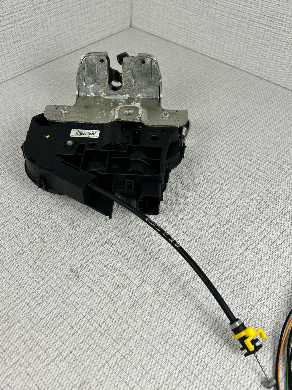 OEM 2008-2010 Volvo V70 XC70 III Rear Liftgate Trunk Lock Actuator Latch 31253446