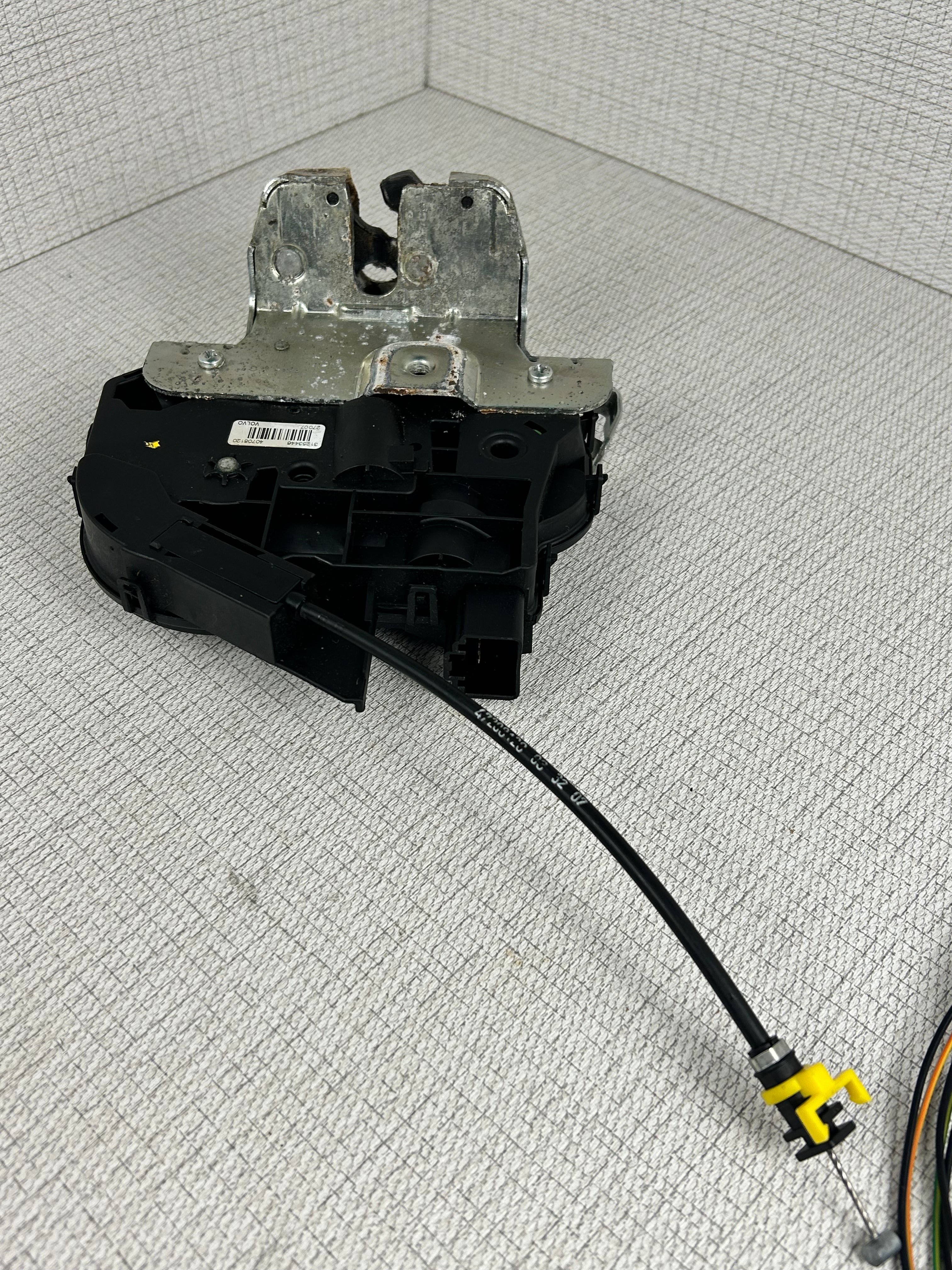 OEM 2008-2010 Volvo V70 XC70 III Rear Liftgate Trunk Lock Actuator Latch 31253446