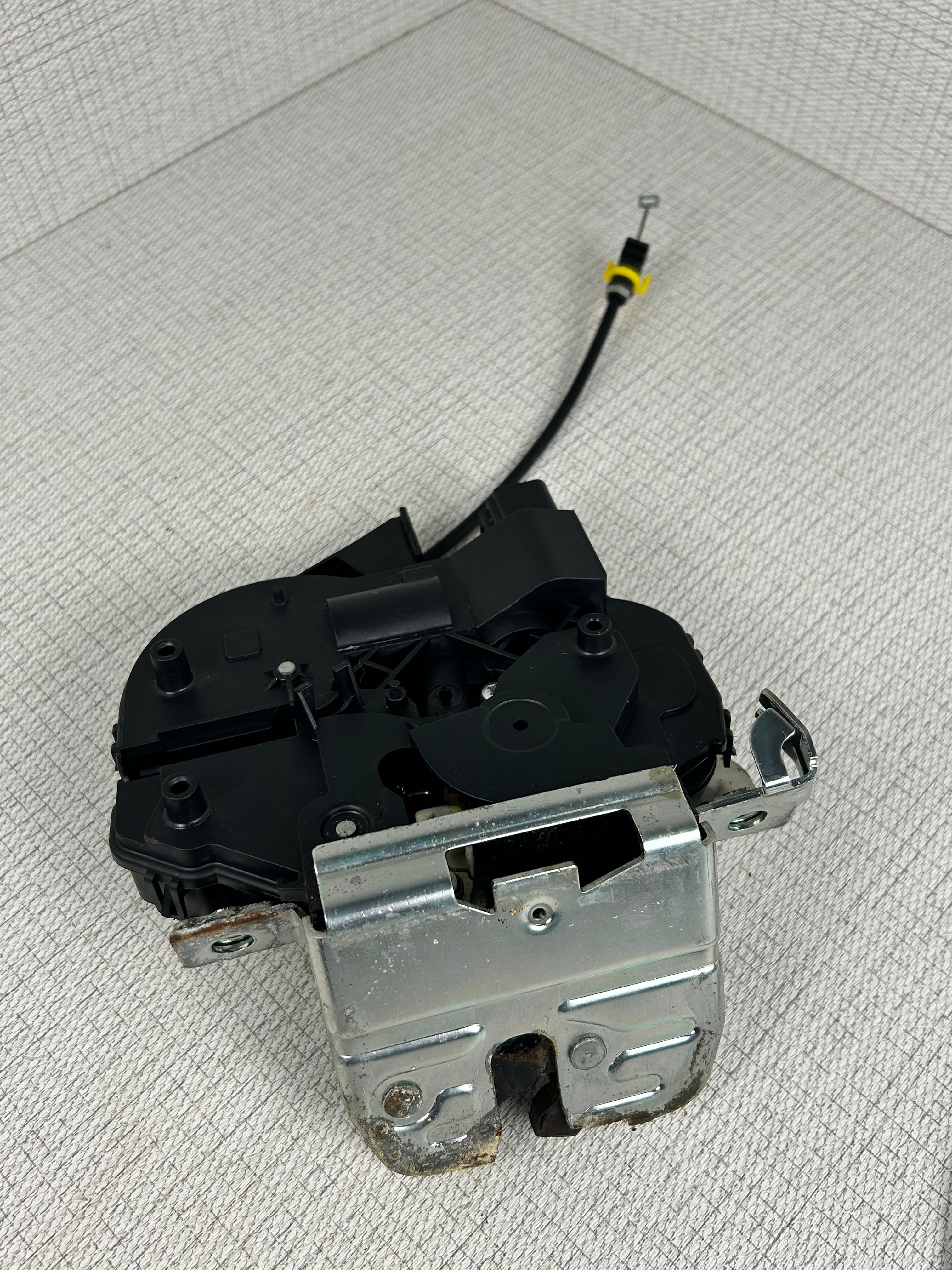 OEM 2008-2010 Volvo V70 XC70 III Rear Liftgate Trunk Lock Actuator Latch 31253446
