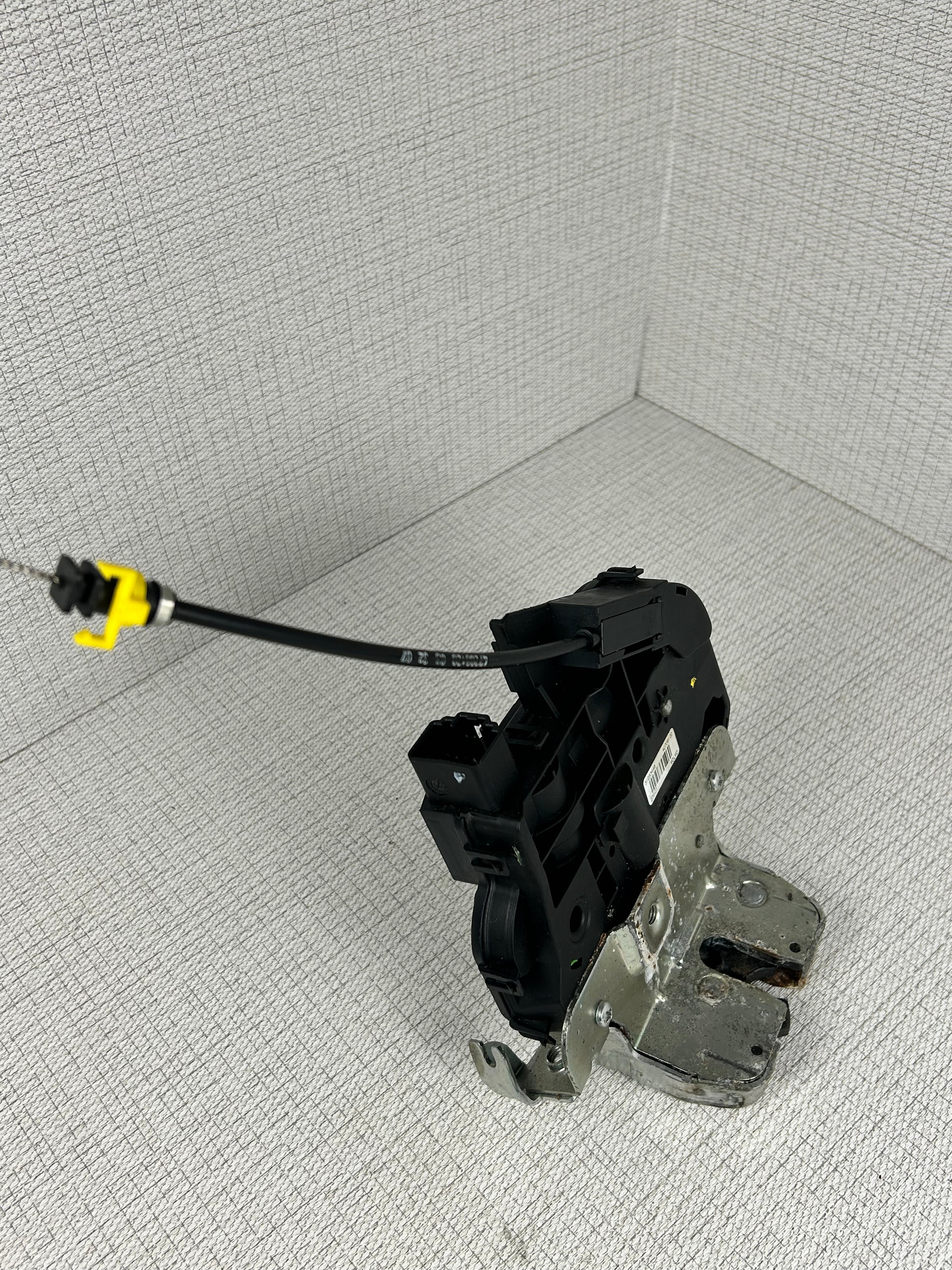 OEM 2008-2010 Volvo V70 XC70 III Rear Liftgate Trunk Lock Actuator Latch 31253446