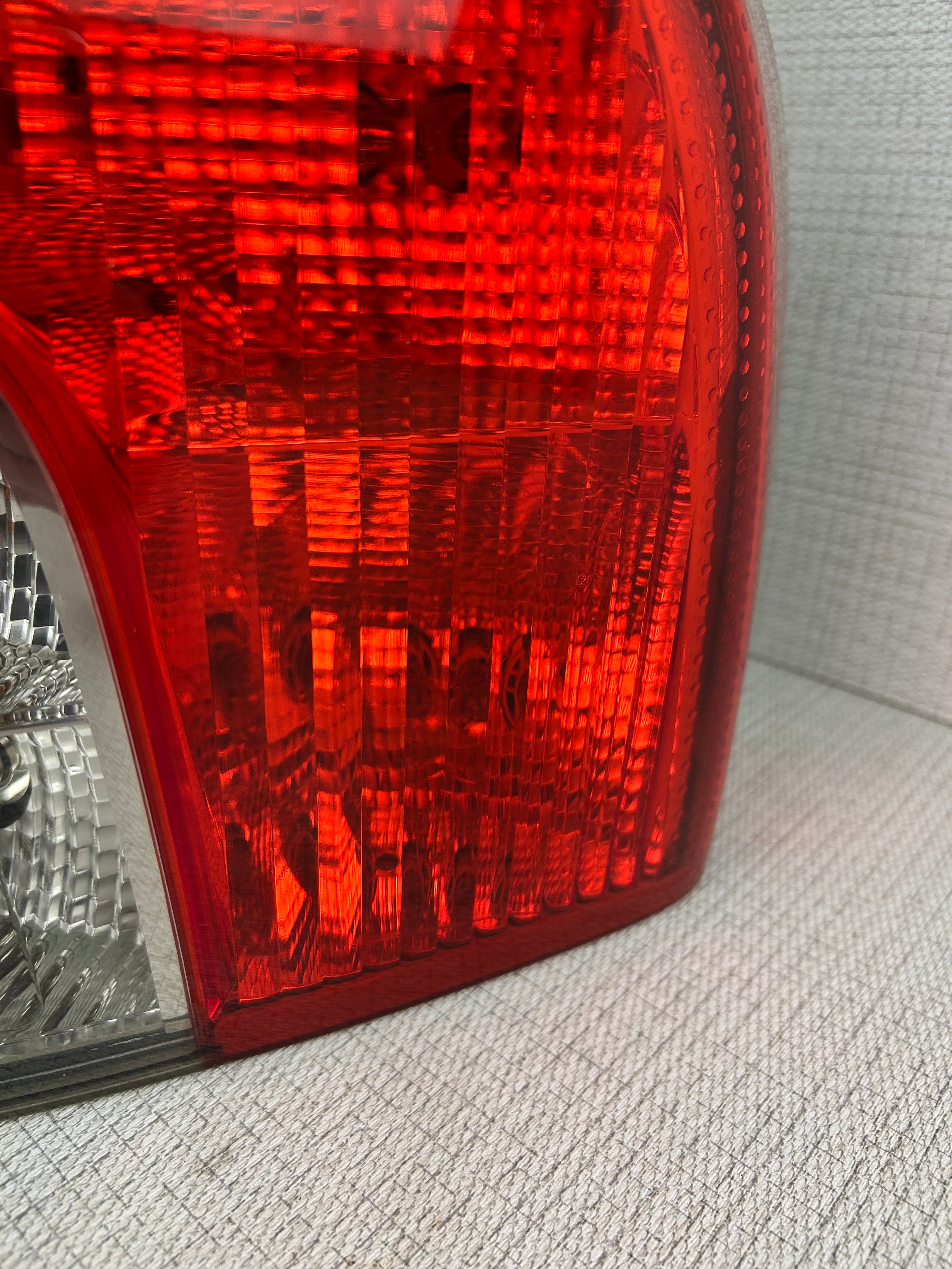 2007-2014 Volvo XC90 Passenger Taillight Tail Light Lamp Right OEM XC 90 Bulb