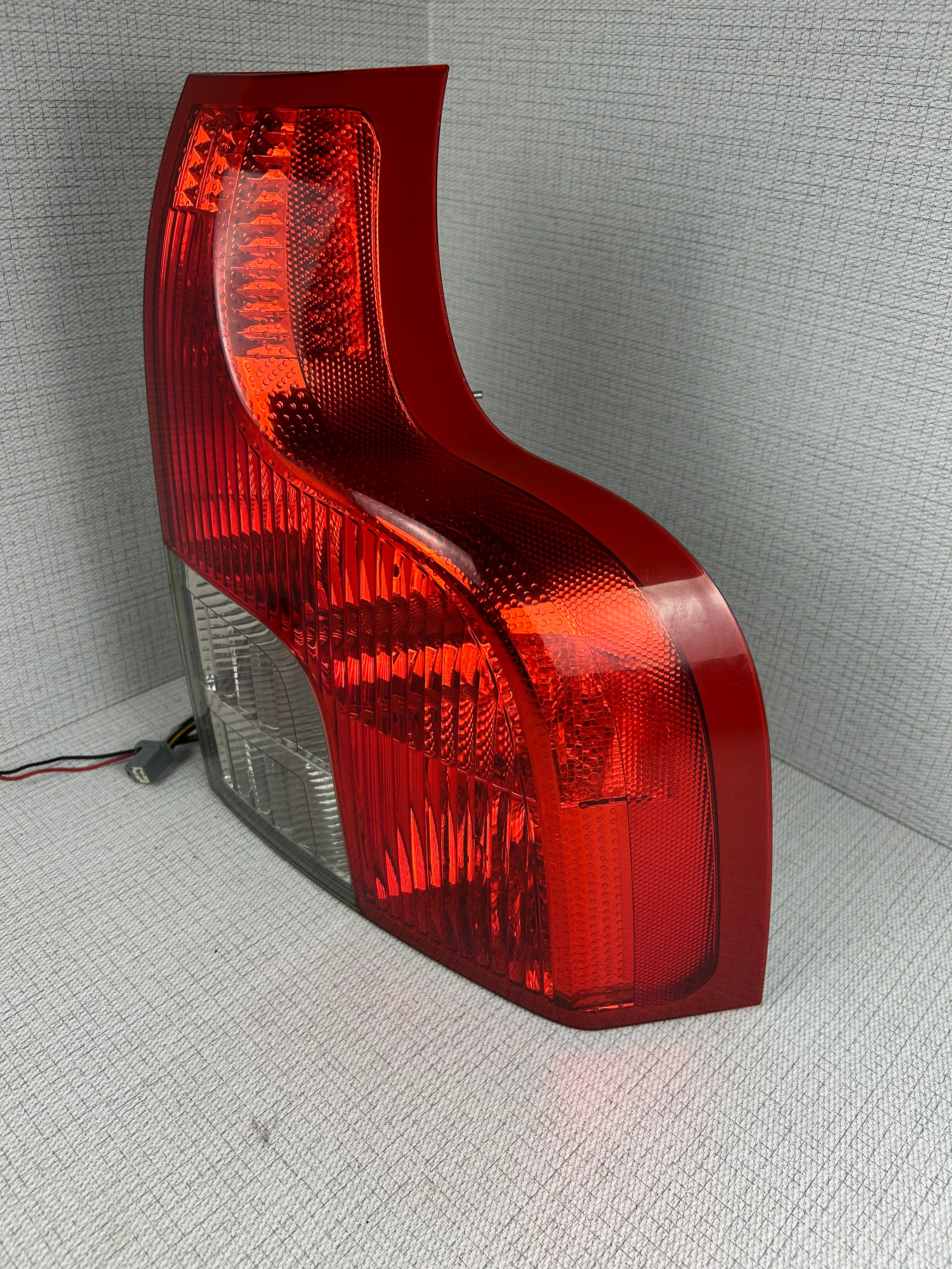 2007-2014 Volvo XC90 Passenger Taillight Tail Light Lamp Right OEM XC 90 Bulb