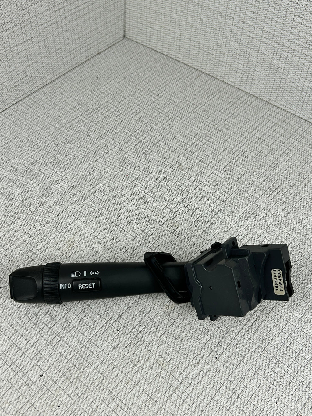 Volvo S60 S80 V70 XC70 XC90 turn signal computer high beam Switch 03 04 30658618