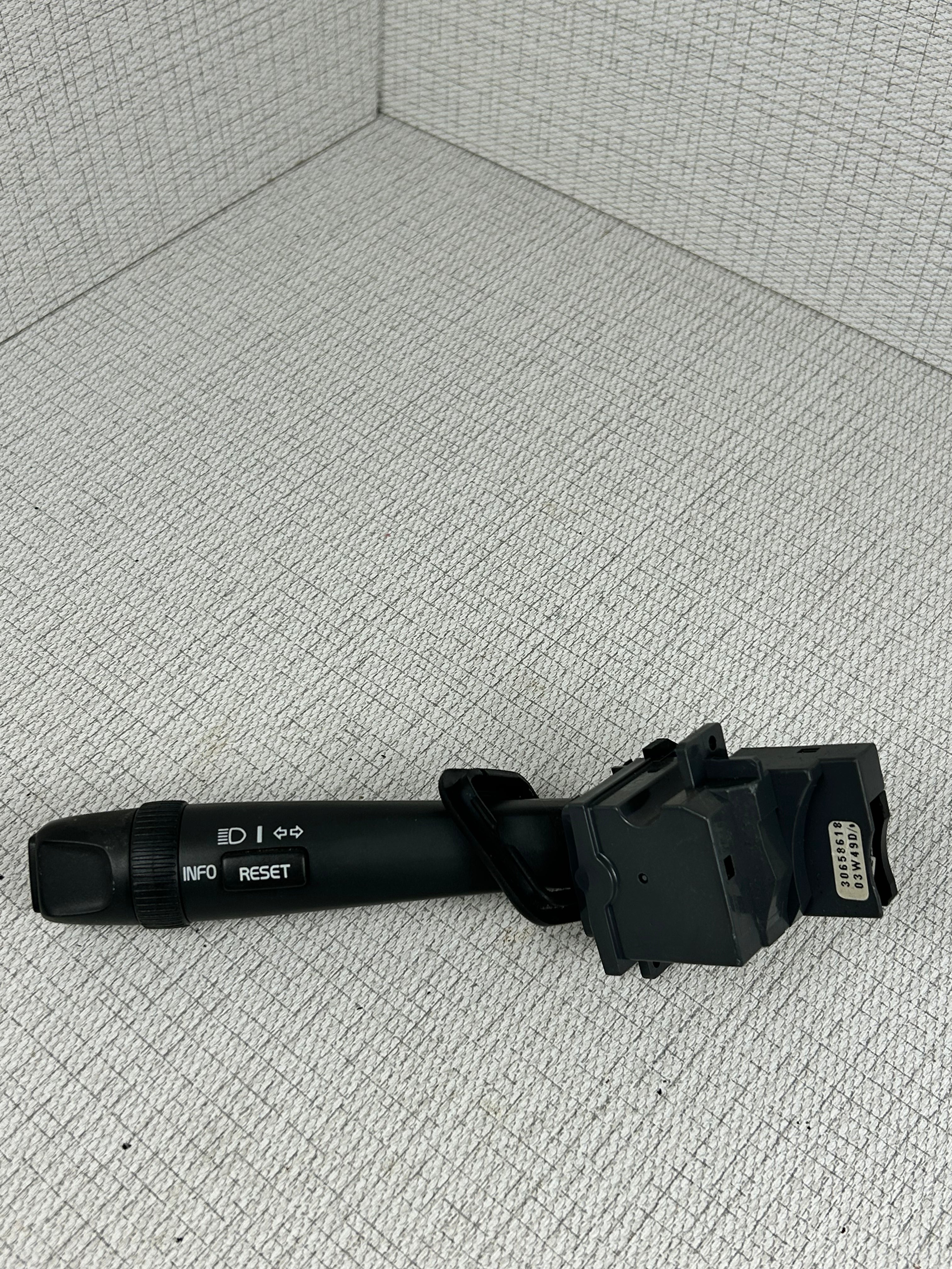 Volvo S60 S80 V70 XC70 XC90 turn signal computer high beam Switch 03 04 30658618