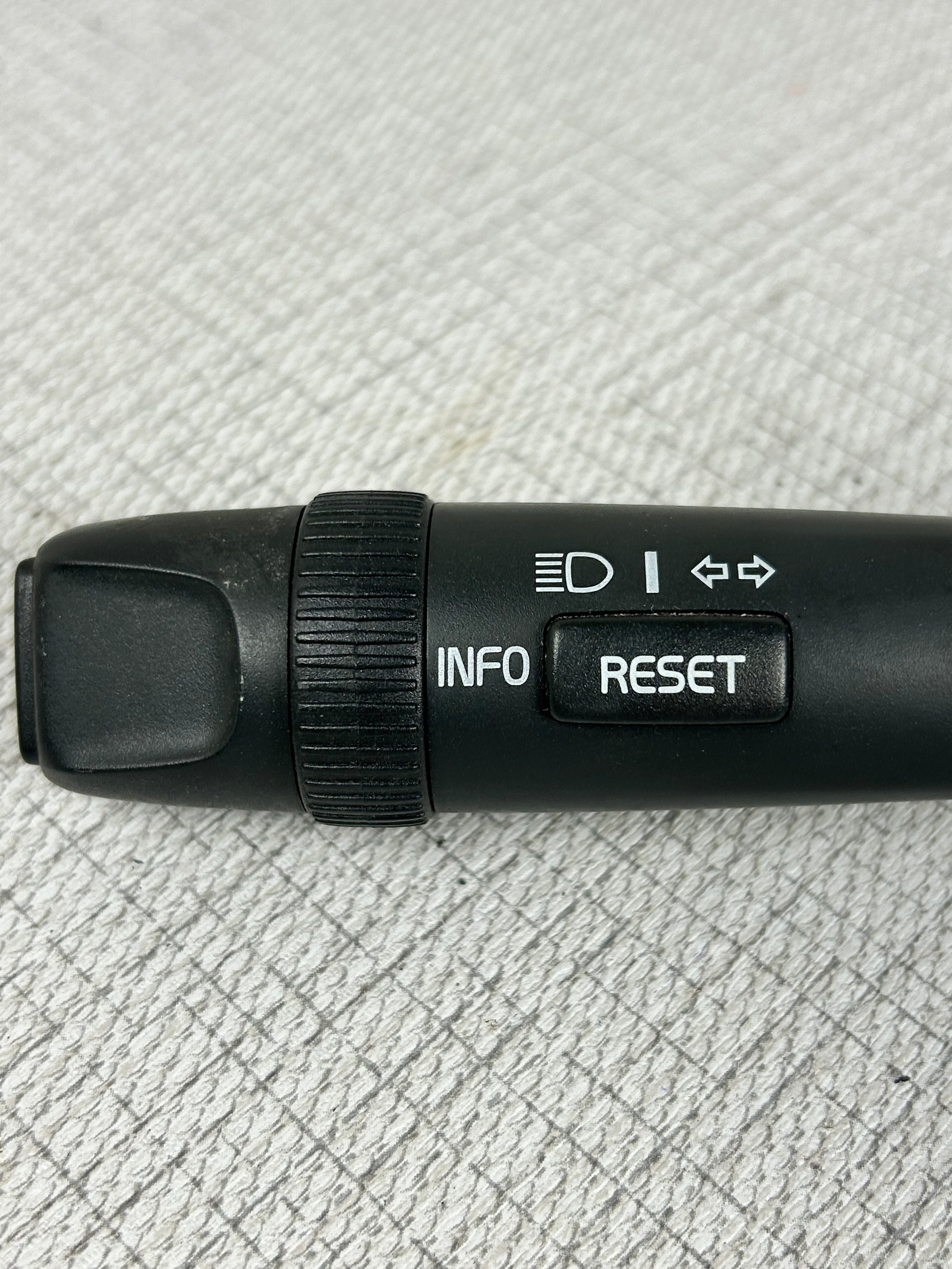 Volvo S60 S80 V70 XC70 XC90 turn signal computer high beam Switch 03 04 30658618