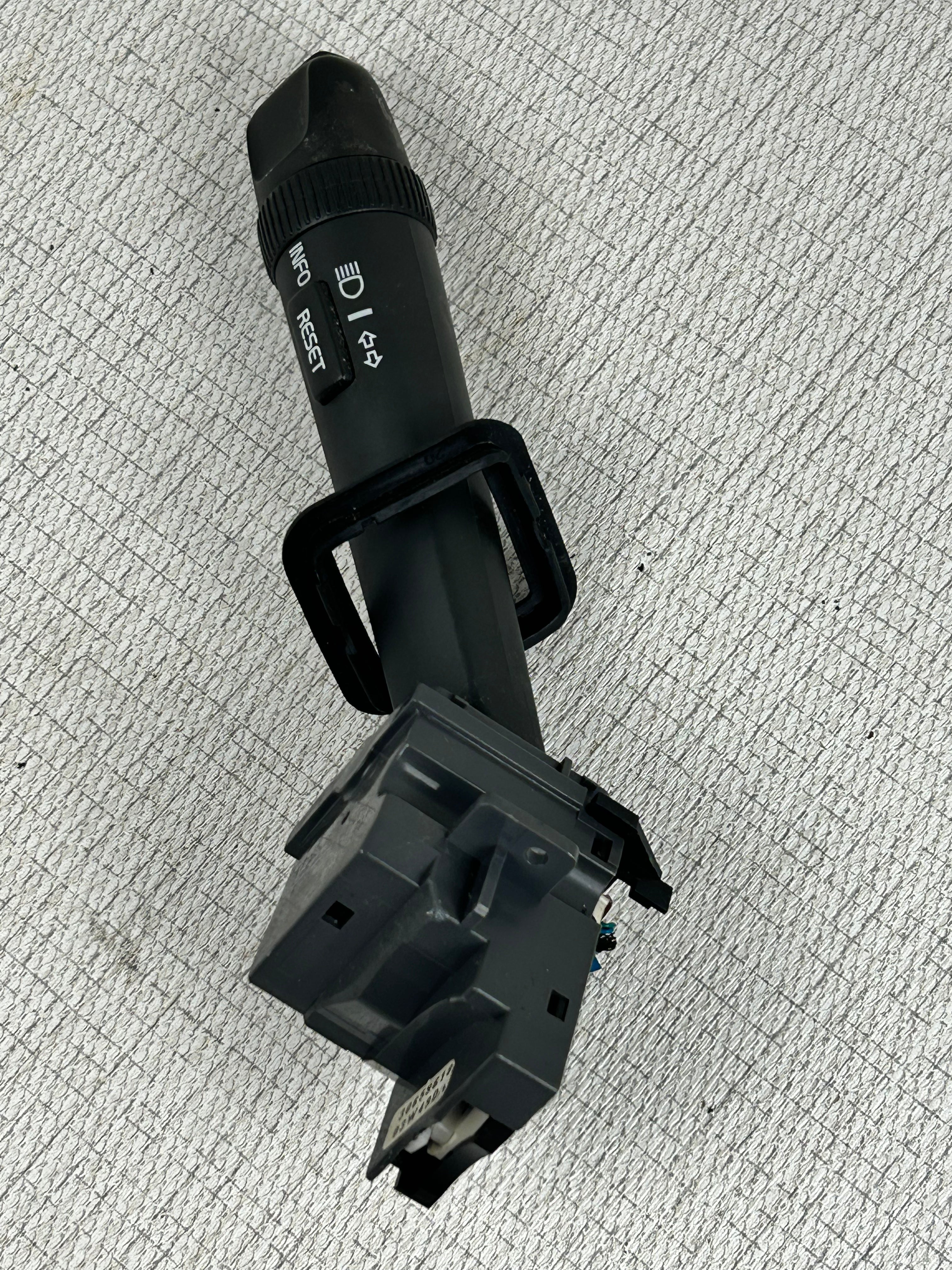 Volvo S60 S80 V70 XC70 XC90 turn signal computer high beam Switch 03 04 30658618