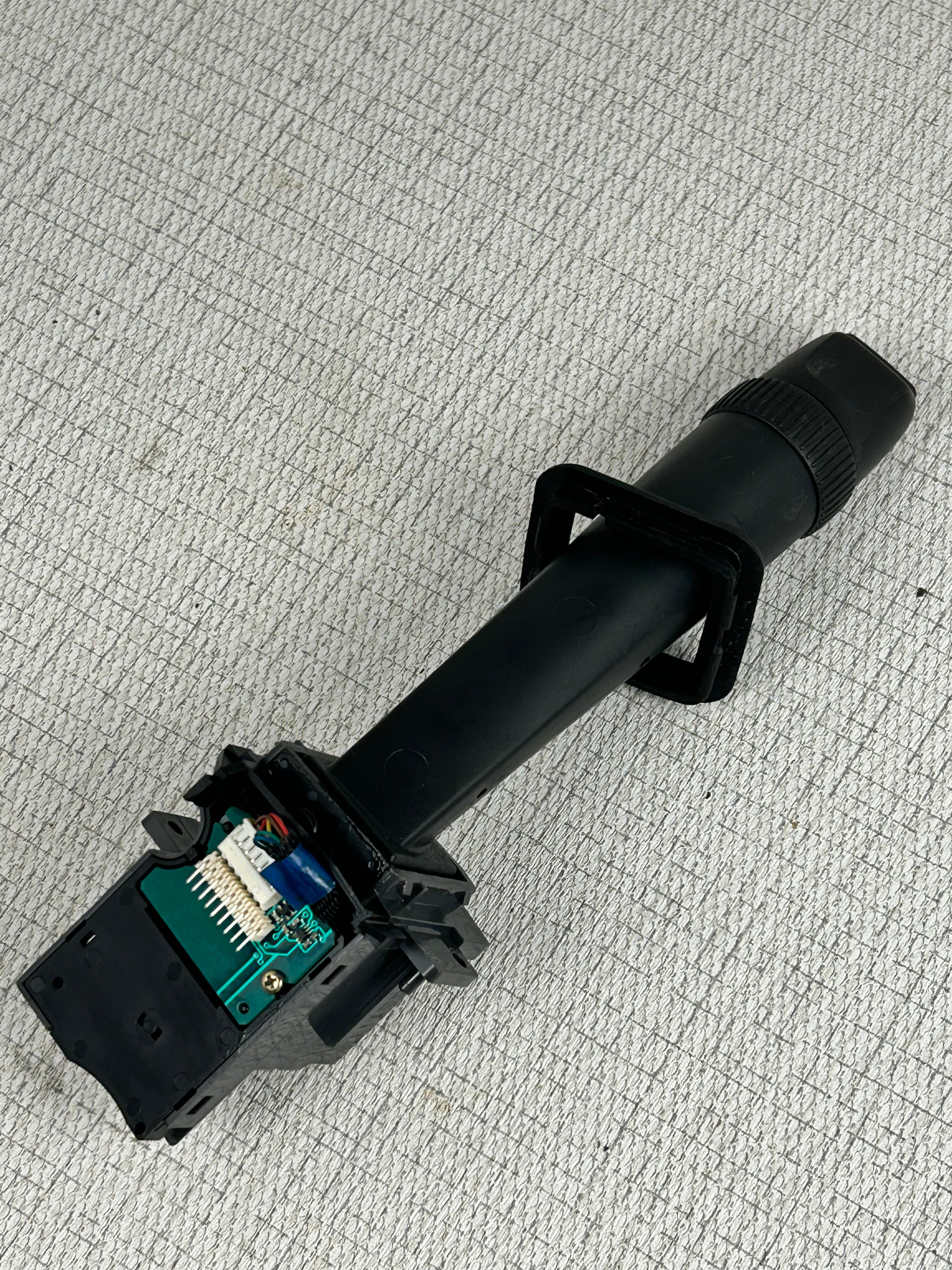 Volvo S60 S80 V70 XC70 XC90 turn signal computer high beam Switch 03 04 30658618