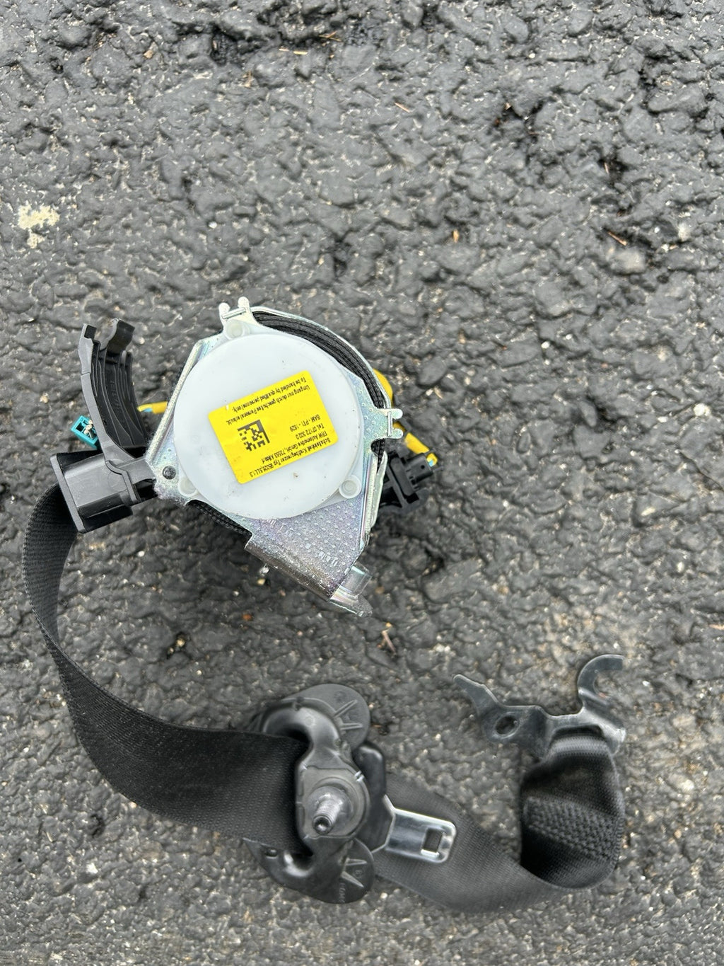 2011 BMW E90 Sedan Front Left Driver Seat Belt Retractor Black 34072774 B