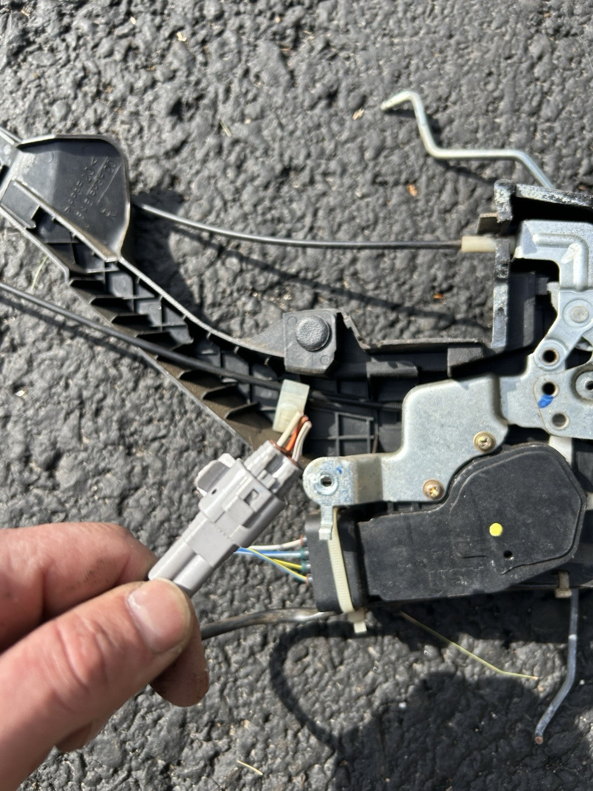 2000-2003 TOYOTA TUNDRA DOOR LATCH LOCK ACTUATOR POWER FRONT Right Passenger OEM